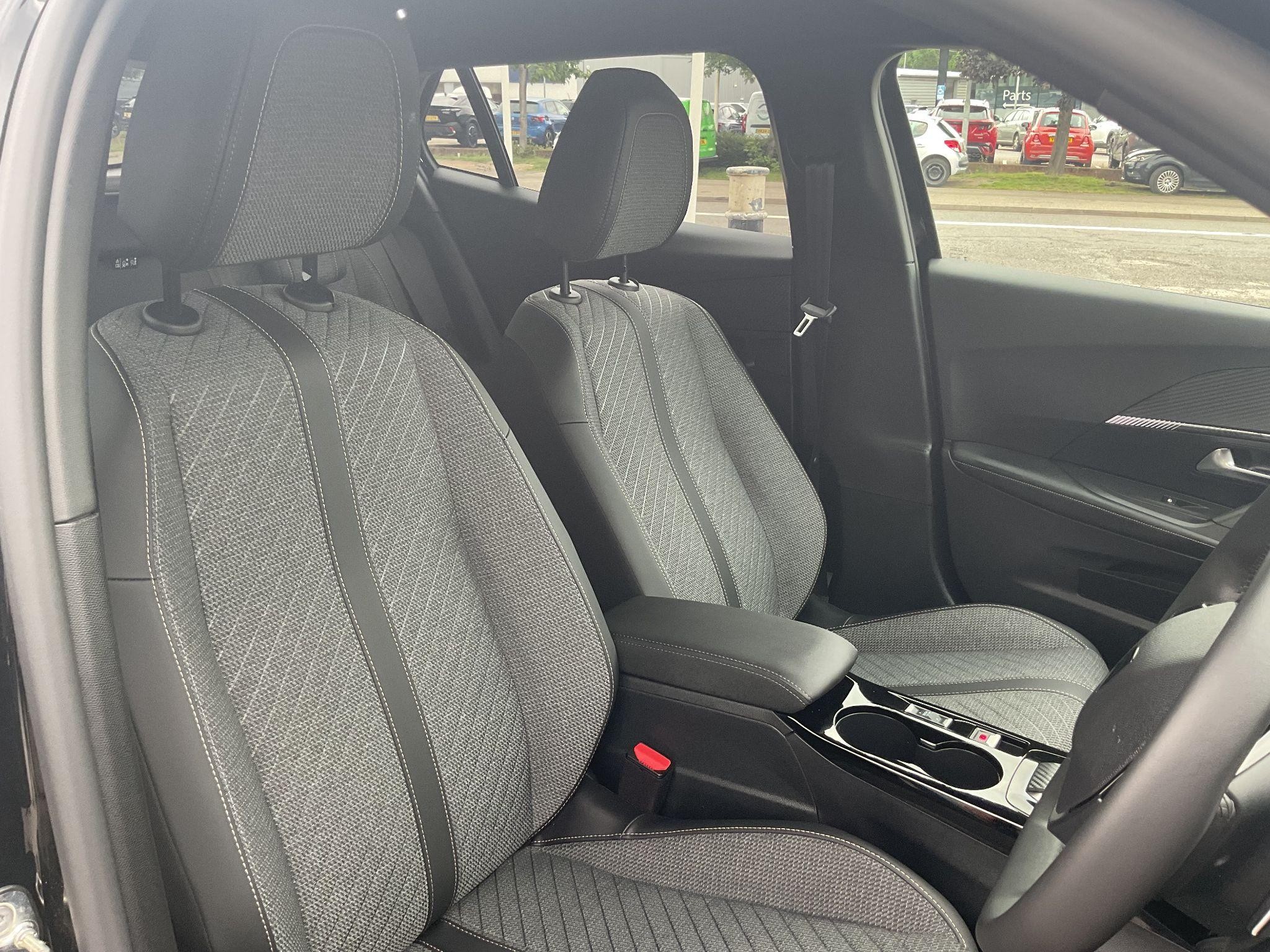 Peugeot 2008 Image 12