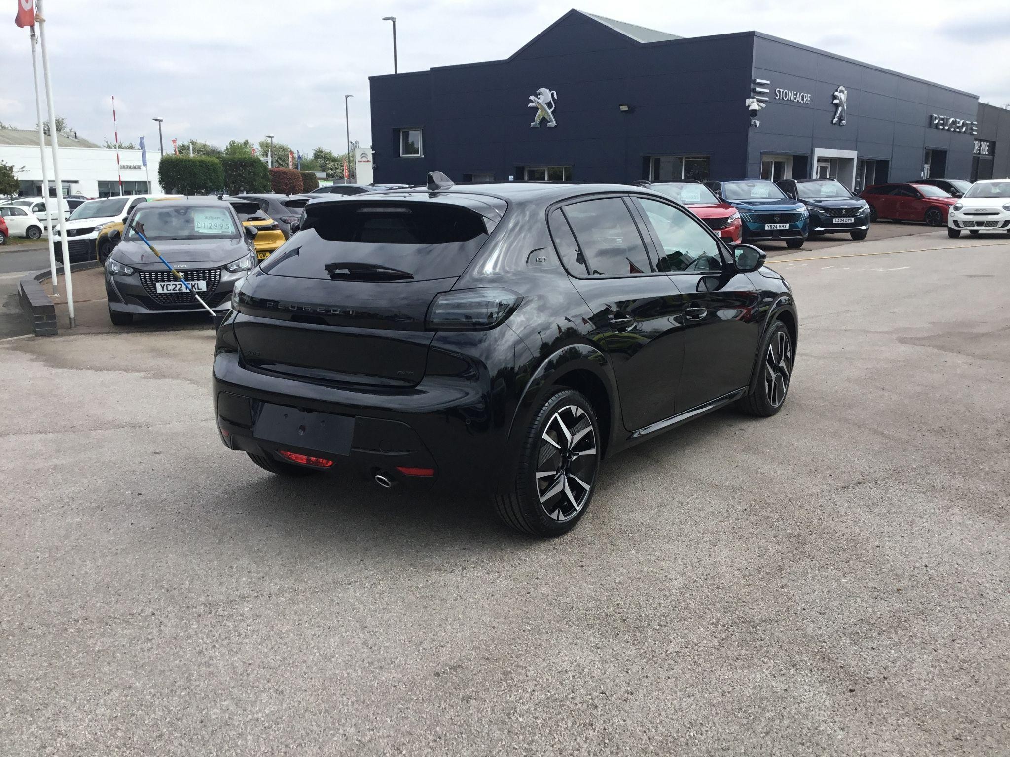 Peugeot 208 Image 3