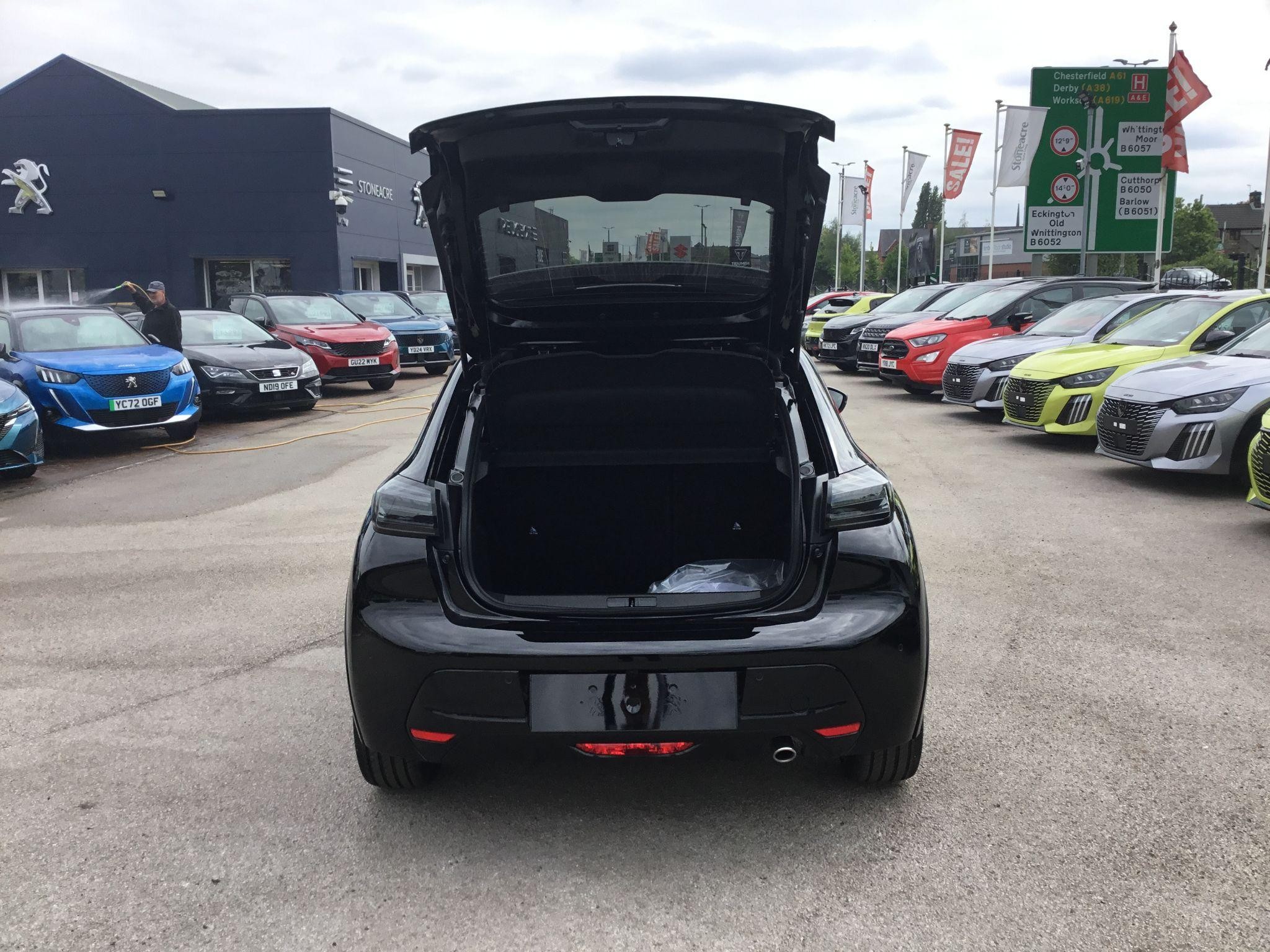 Peugeot 208 Image 9