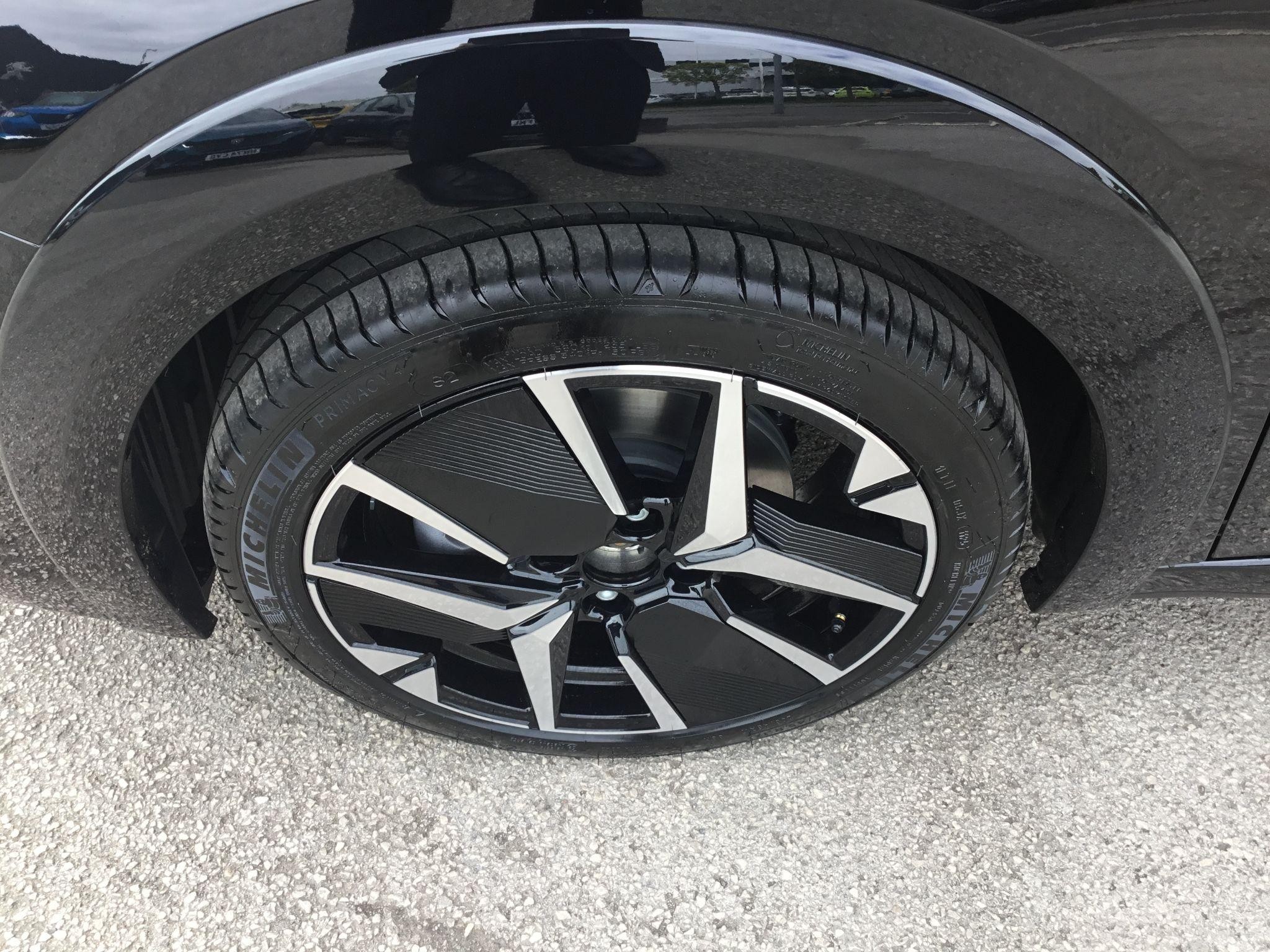 Peugeot 208 Image 10