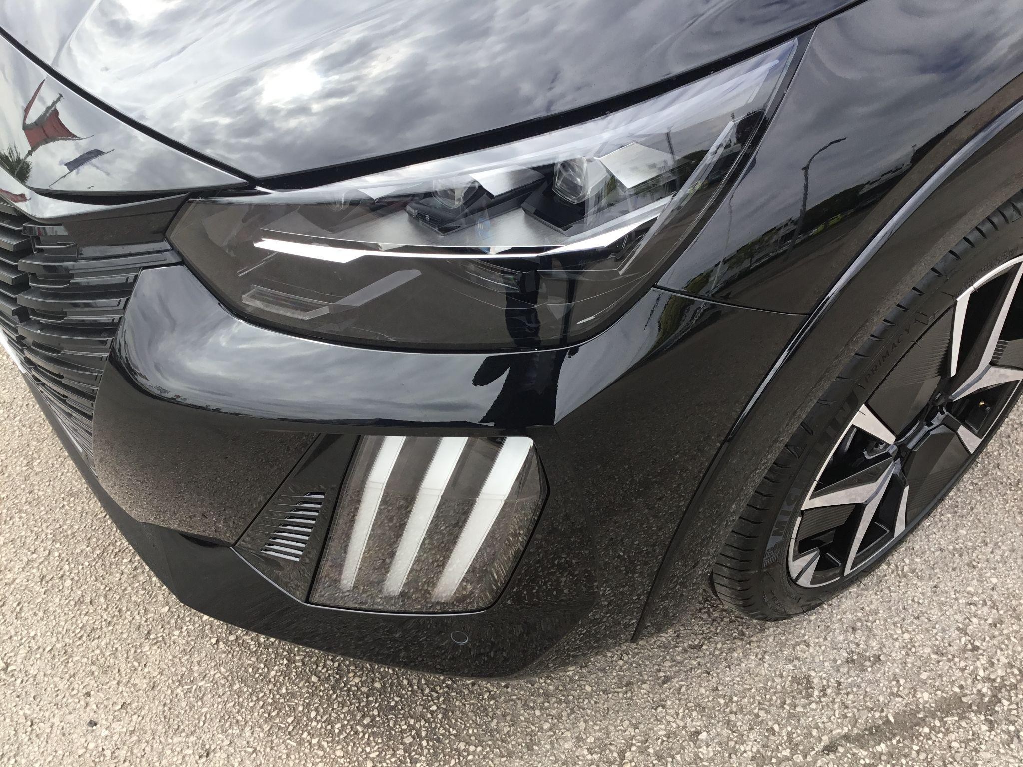 Peugeot 208 Image 11