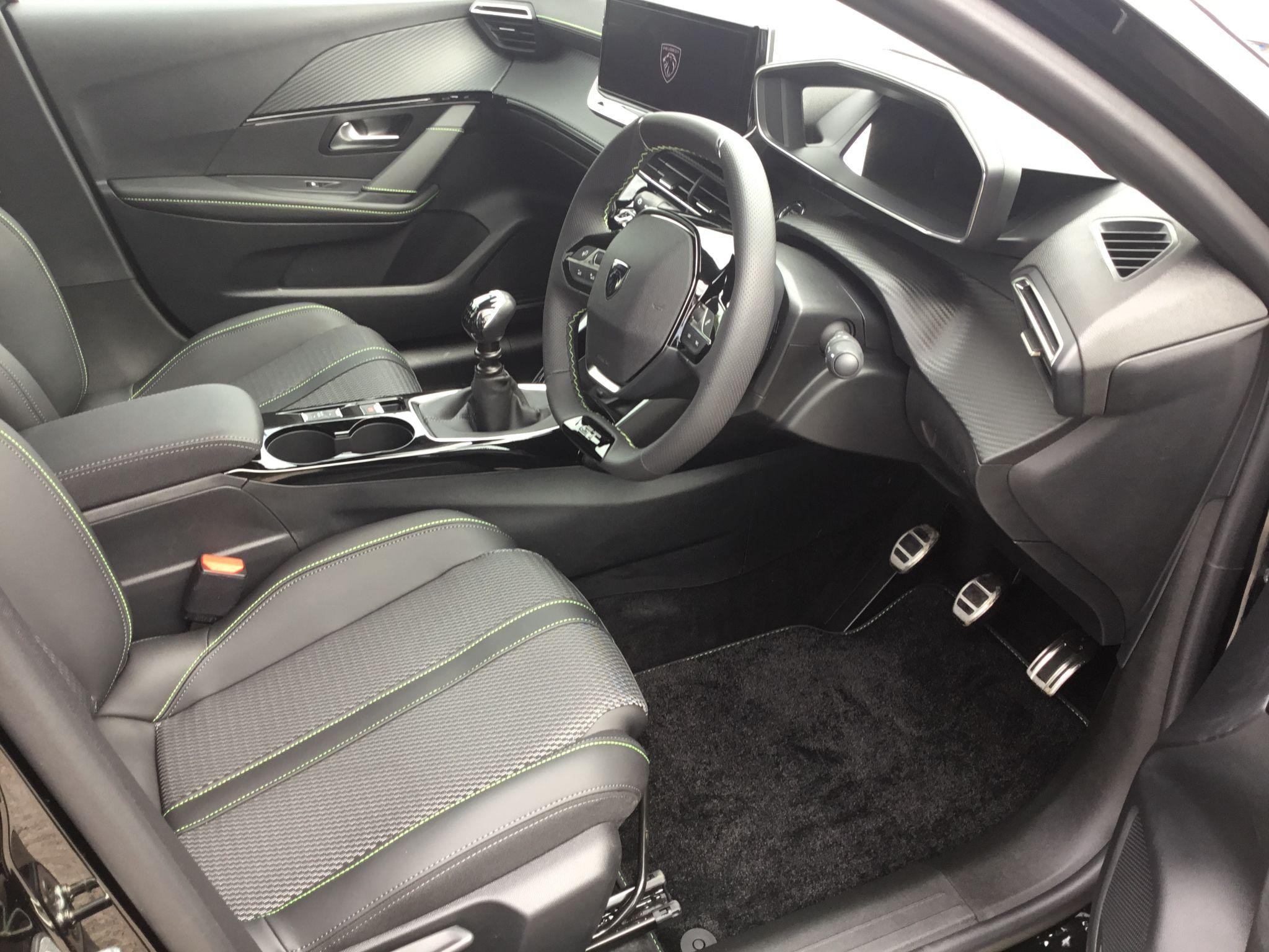 Peugeot 208 Image 14