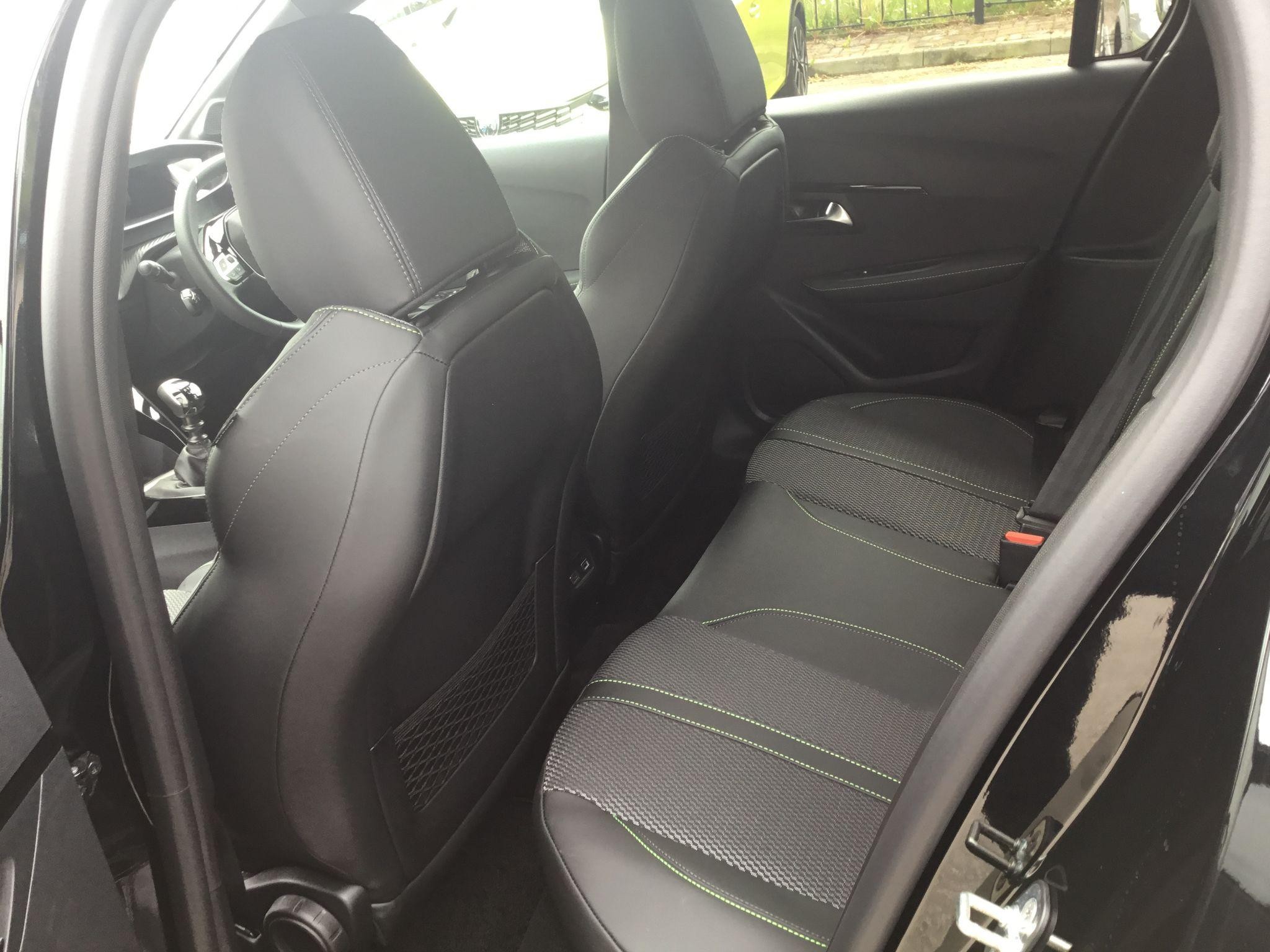 Peugeot 208 Image 17