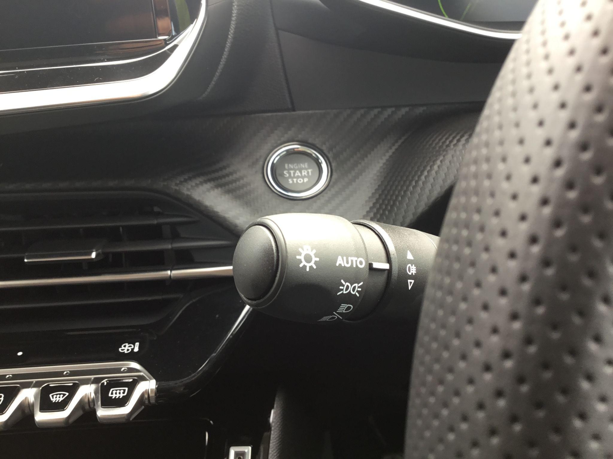 Peugeot 208 Image 21