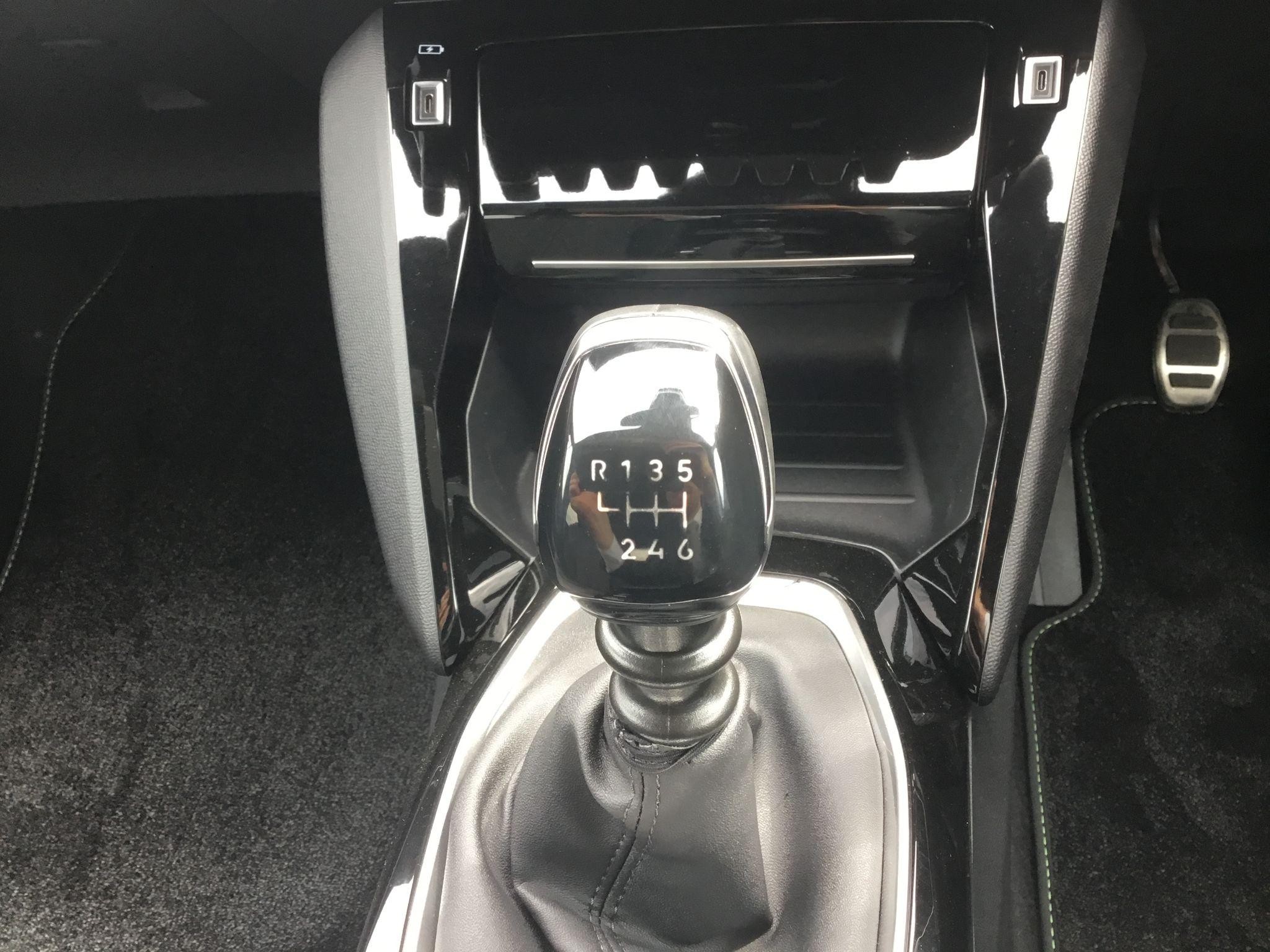 Peugeot 208 Image 28