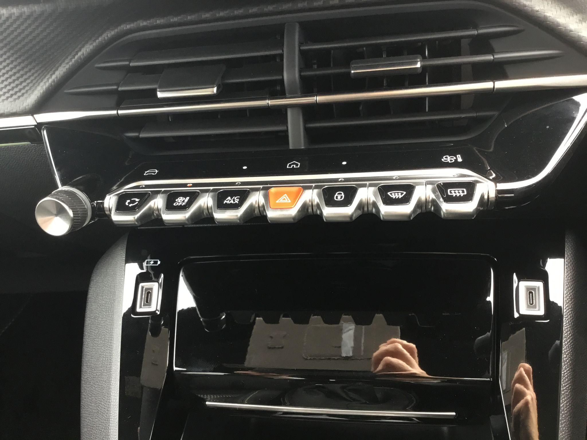Peugeot 208 Image 29