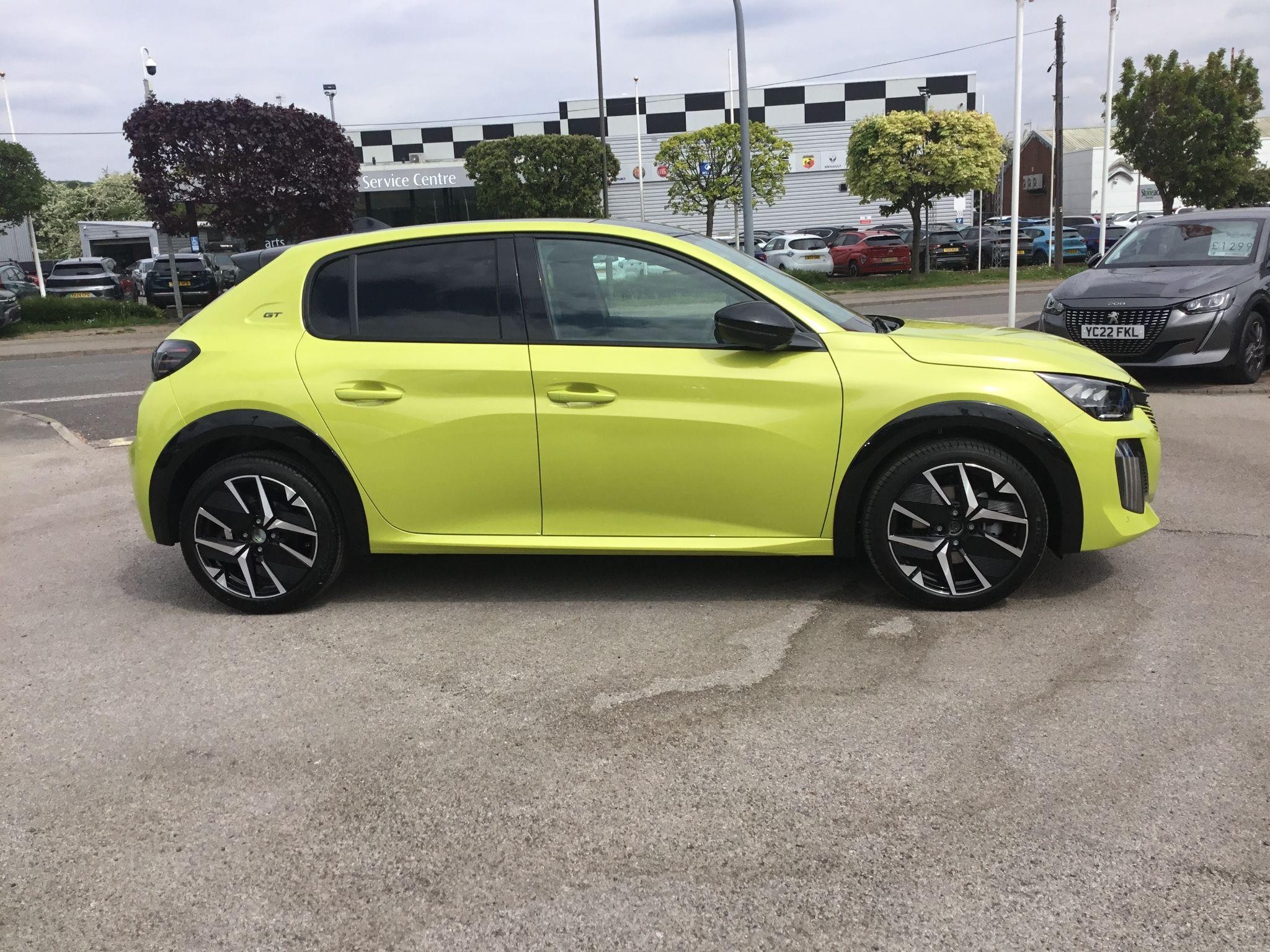Peugeot 208 Image 2