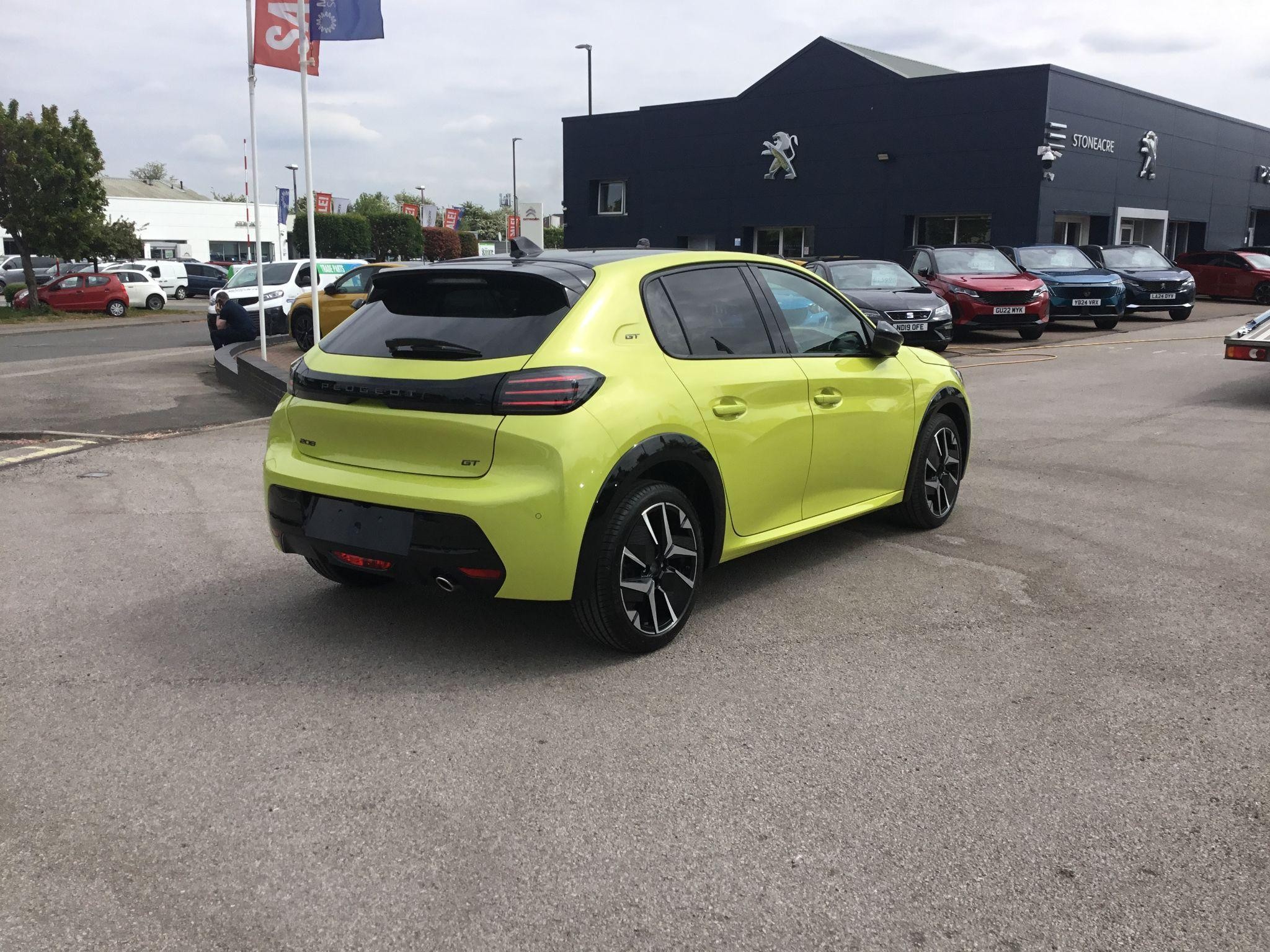 Peugeot 208 Image 3
