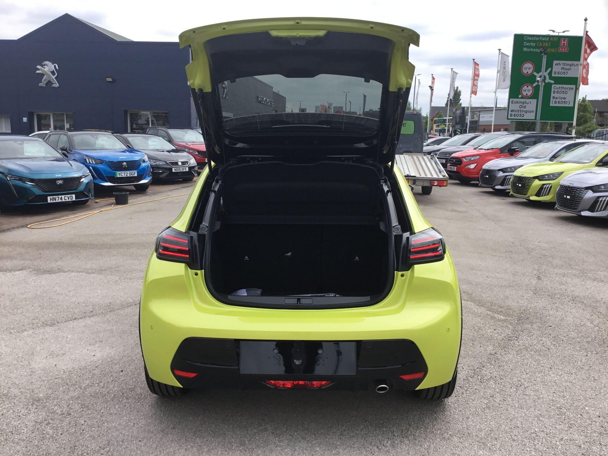 Peugeot 208 Image 9
