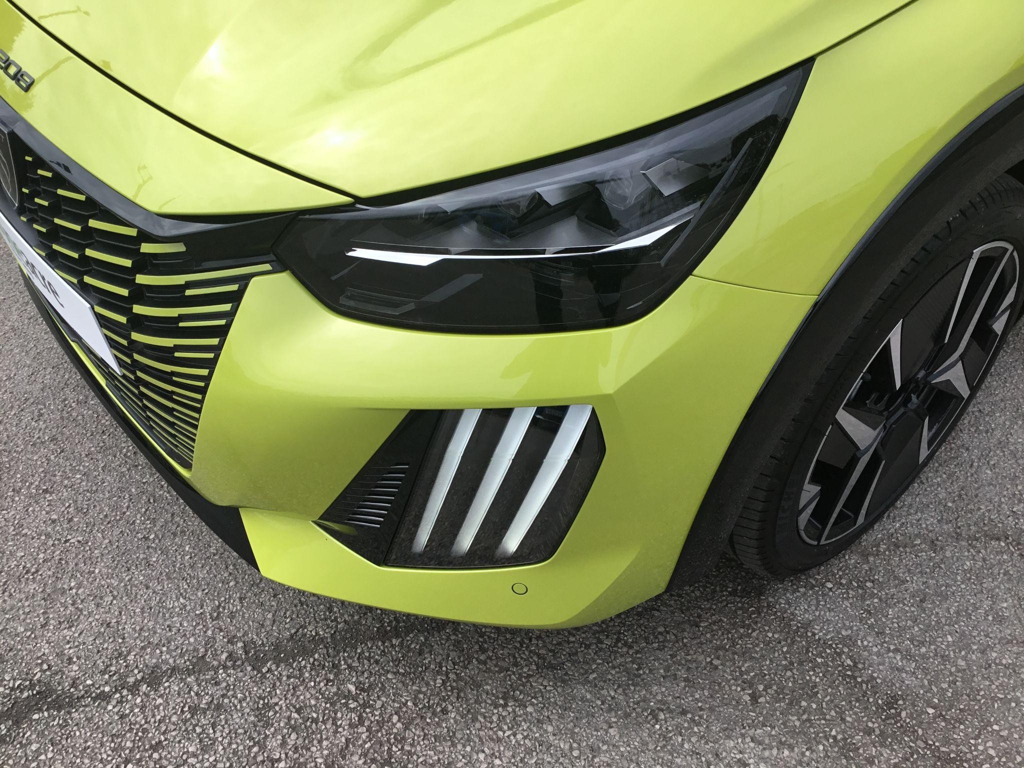 Peugeot 208 Image 10