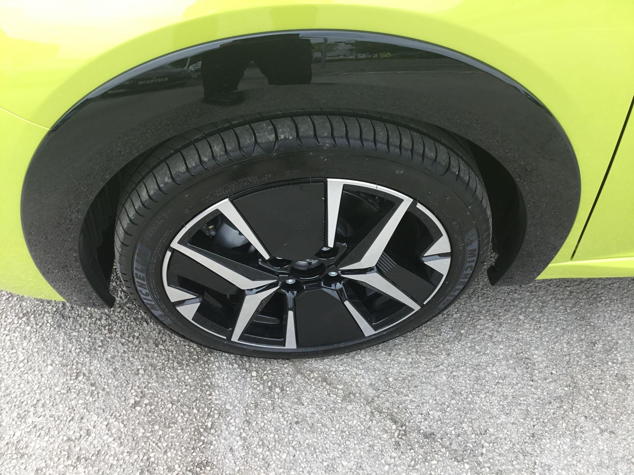 Peugeot 208 Image 13