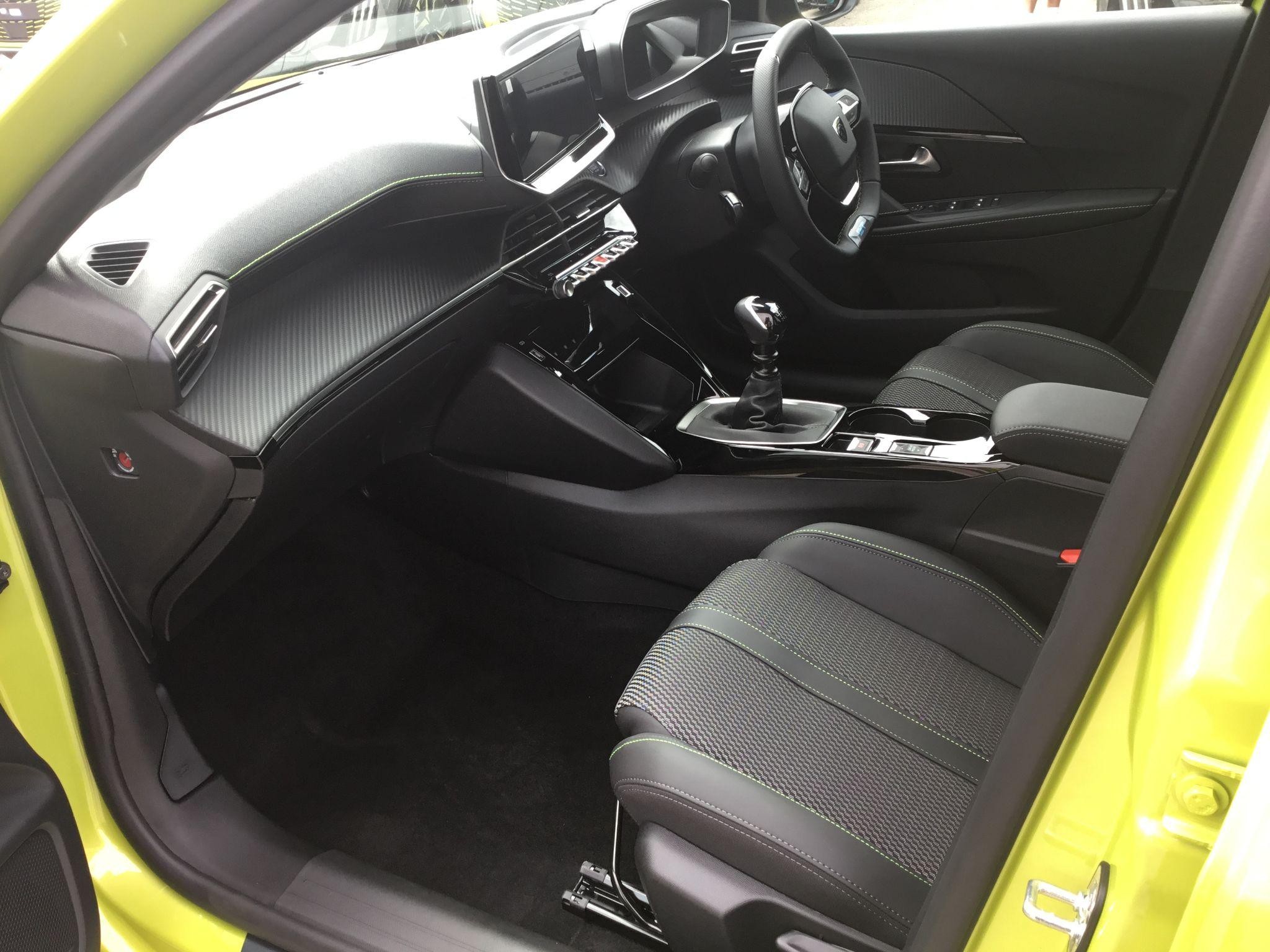Peugeot 208 Image 16