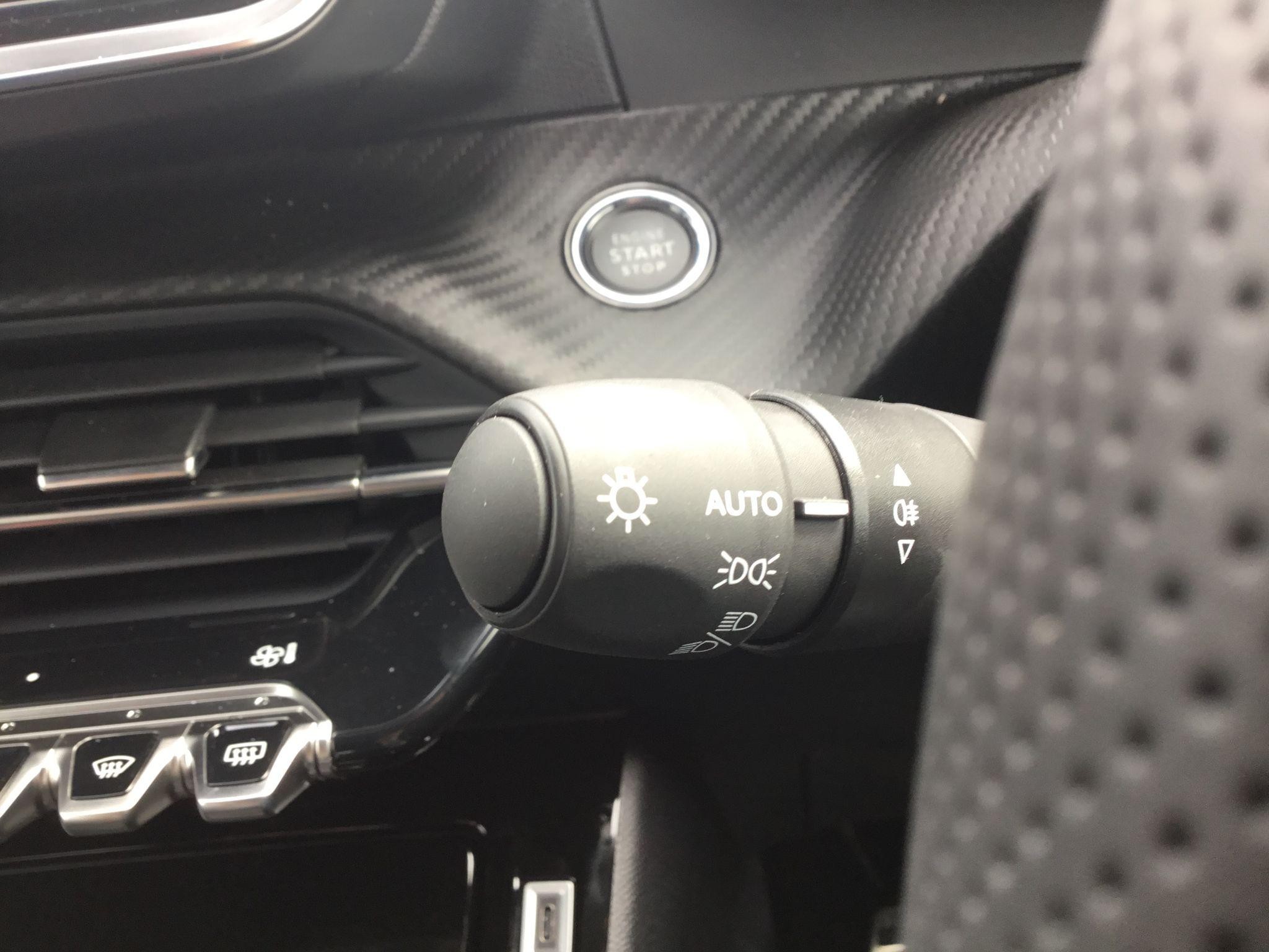 Peugeot 208 Image 22