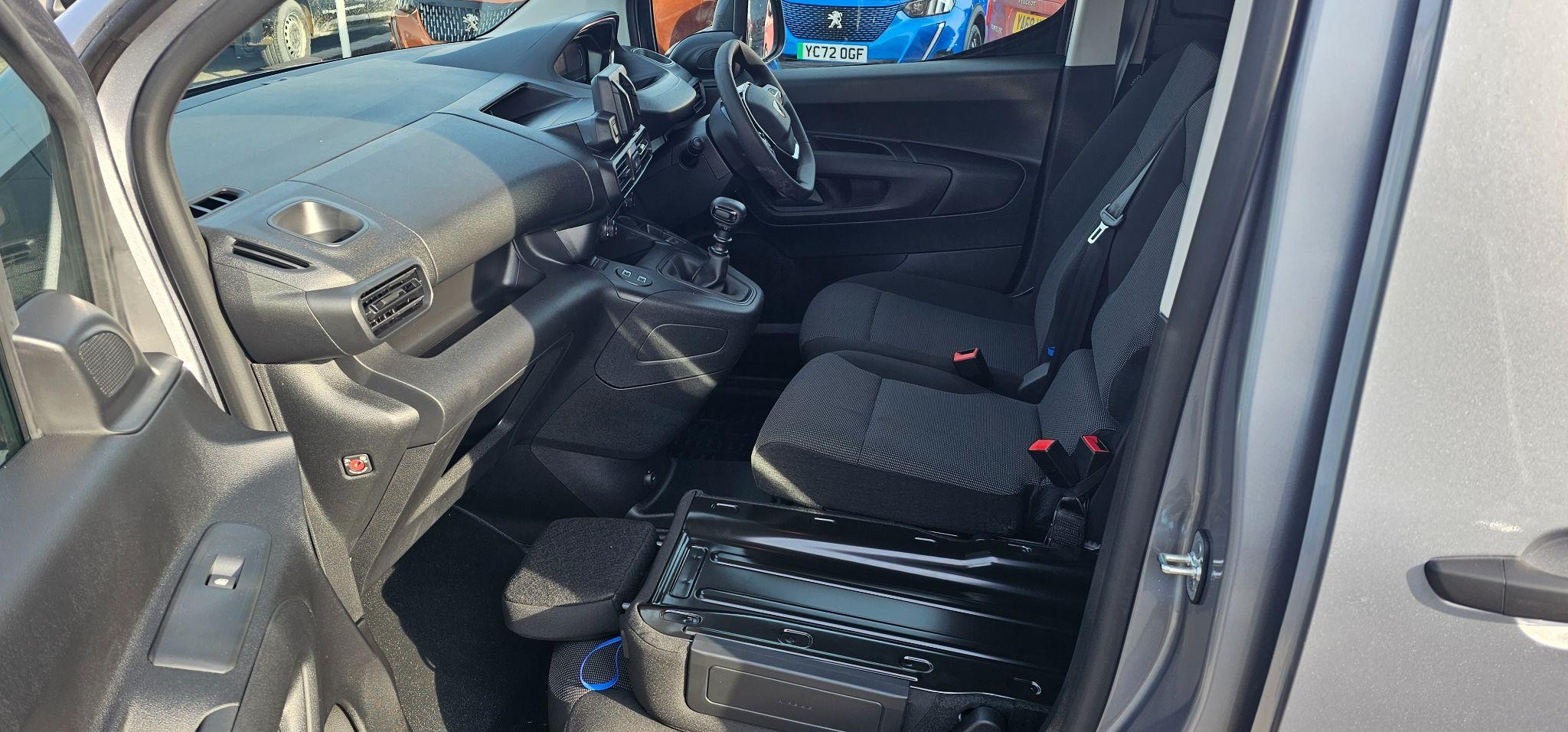 Peugeot Partner Image 21