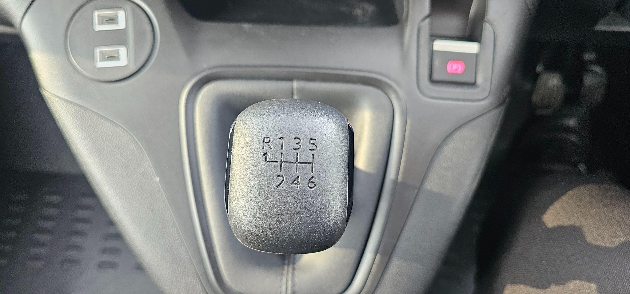 Peugeot Partner Image 24