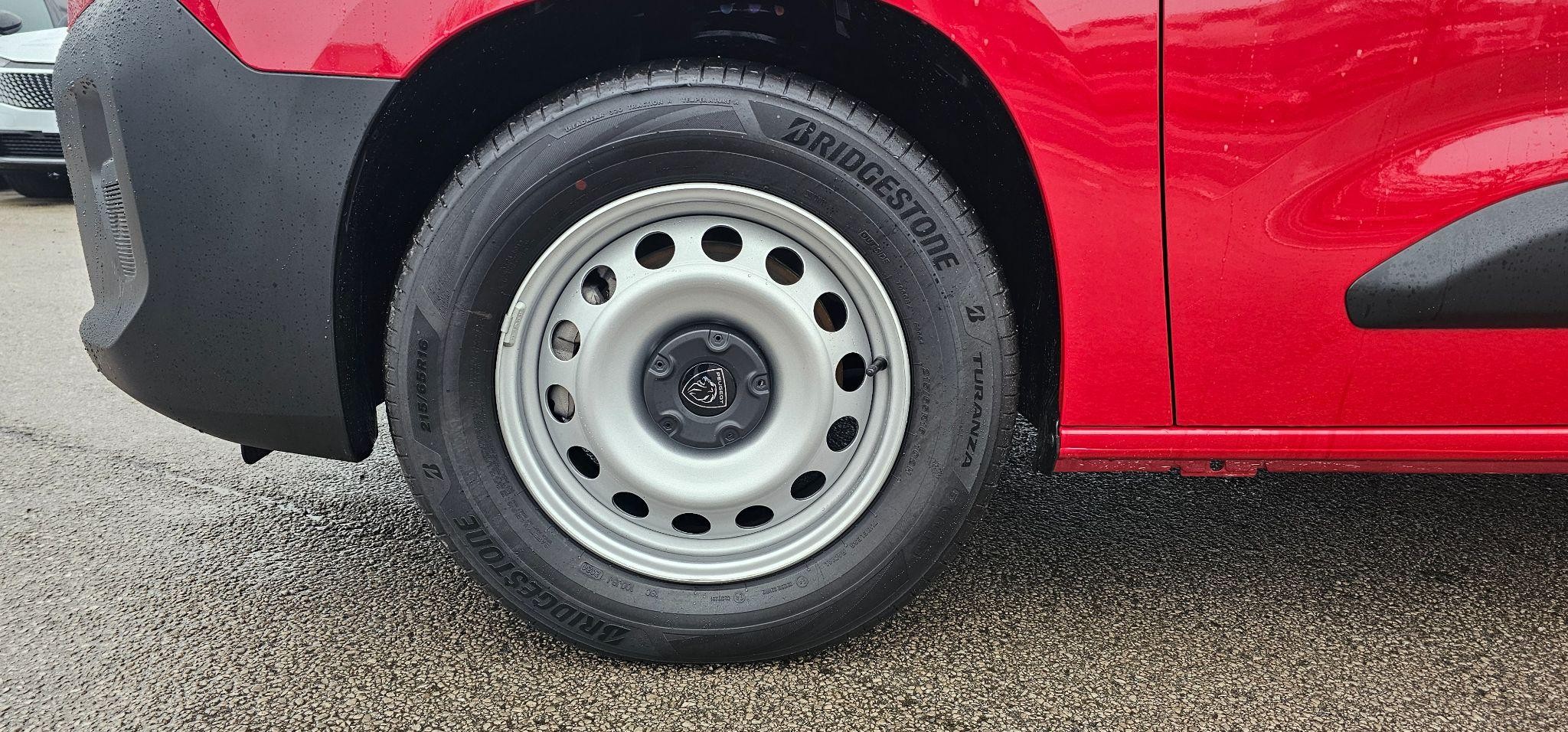 Peugeot e-Partner Image 11