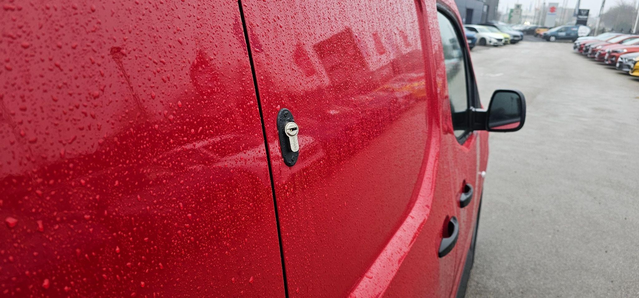 Peugeot e-Partner Image 19