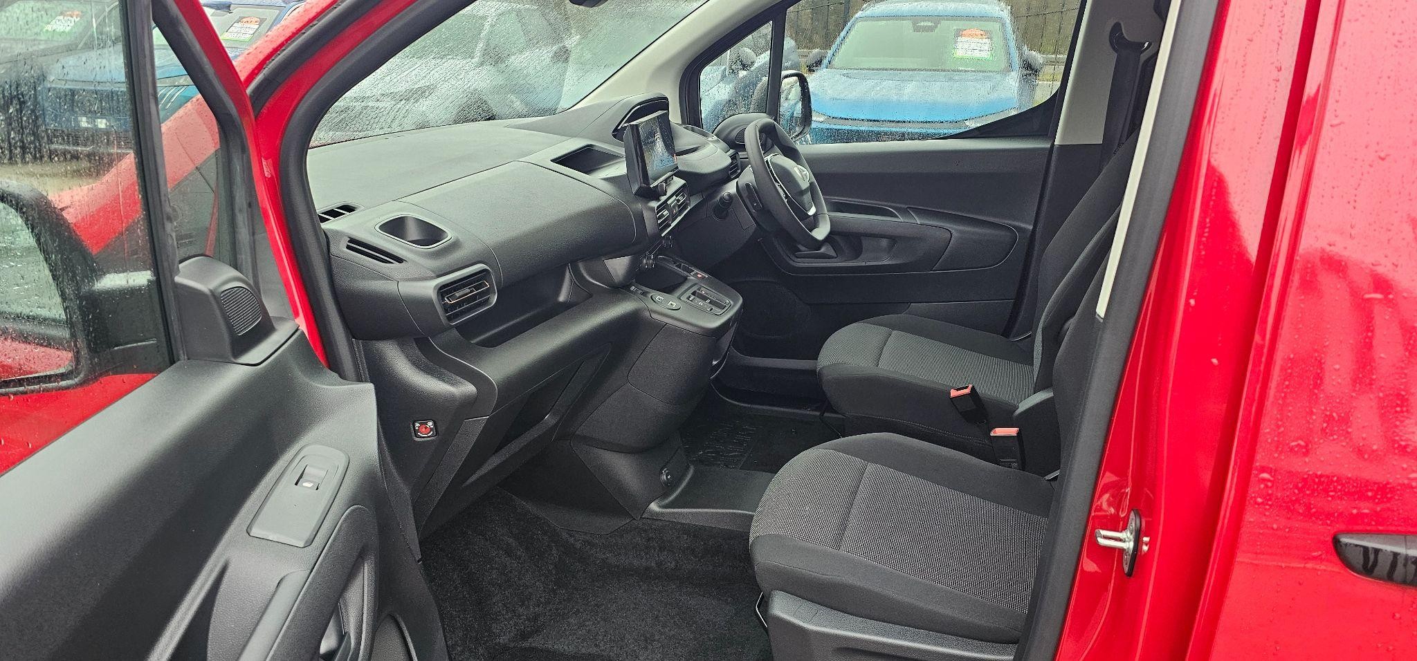 Peugeot e-Partner Image 21