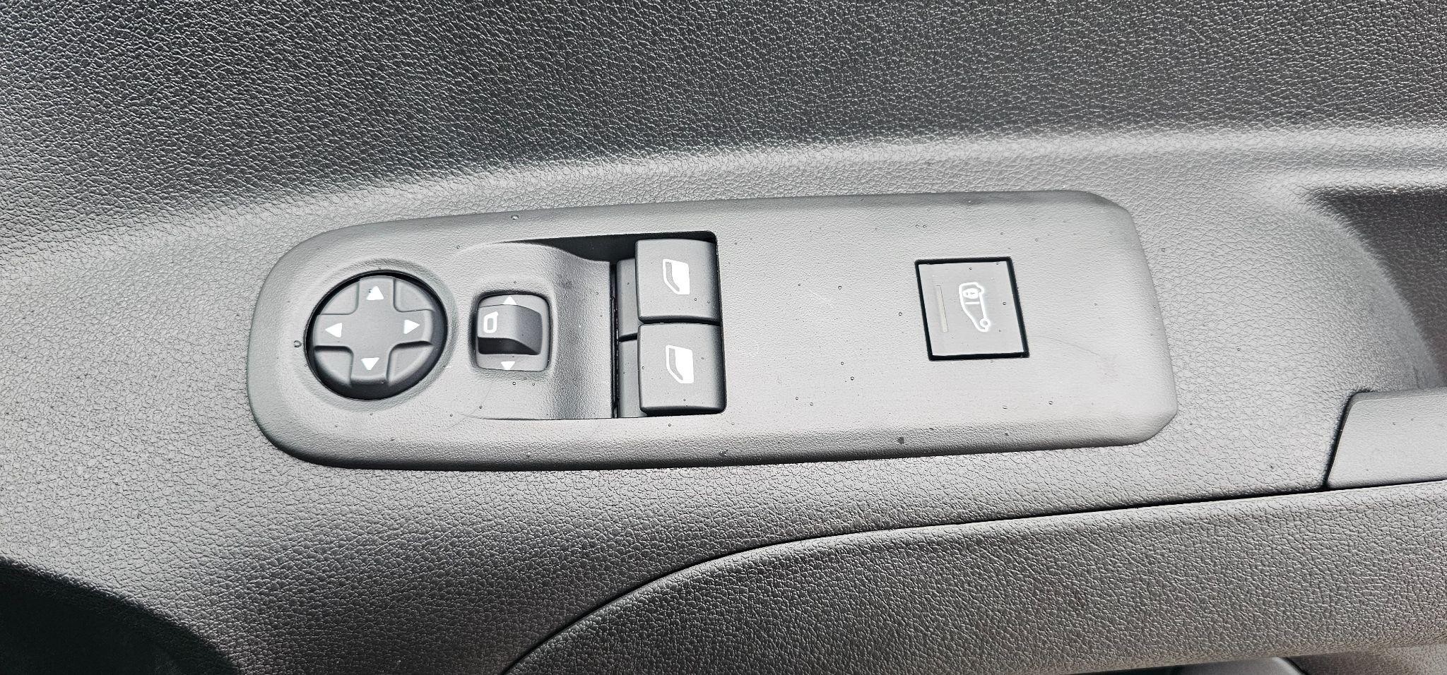 Peugeot e-Partner Image 29