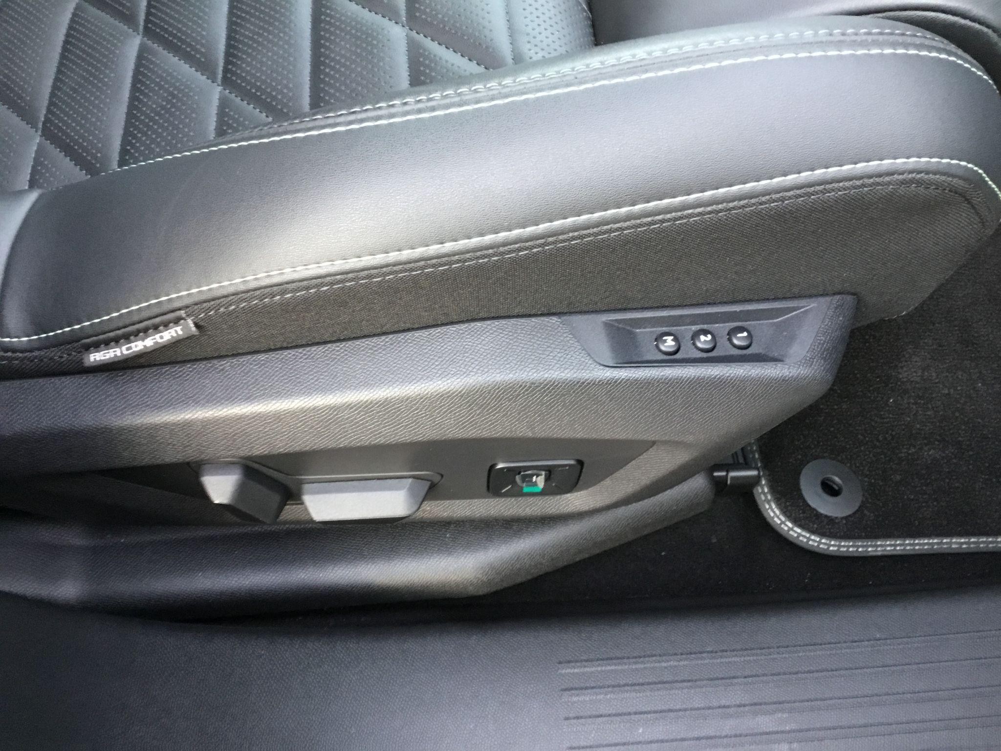 Peugeot E-3008 Image 25