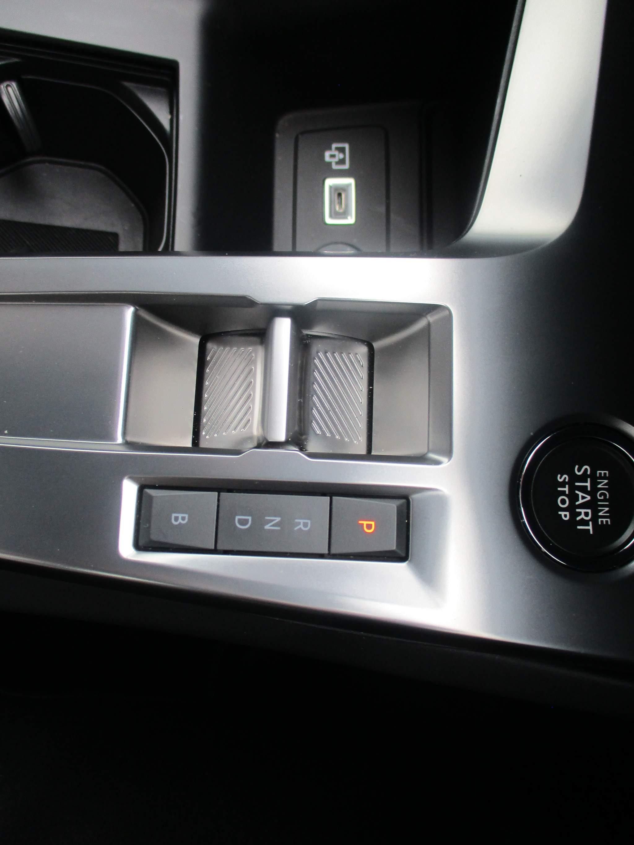 Peugeot E-308 Image 21