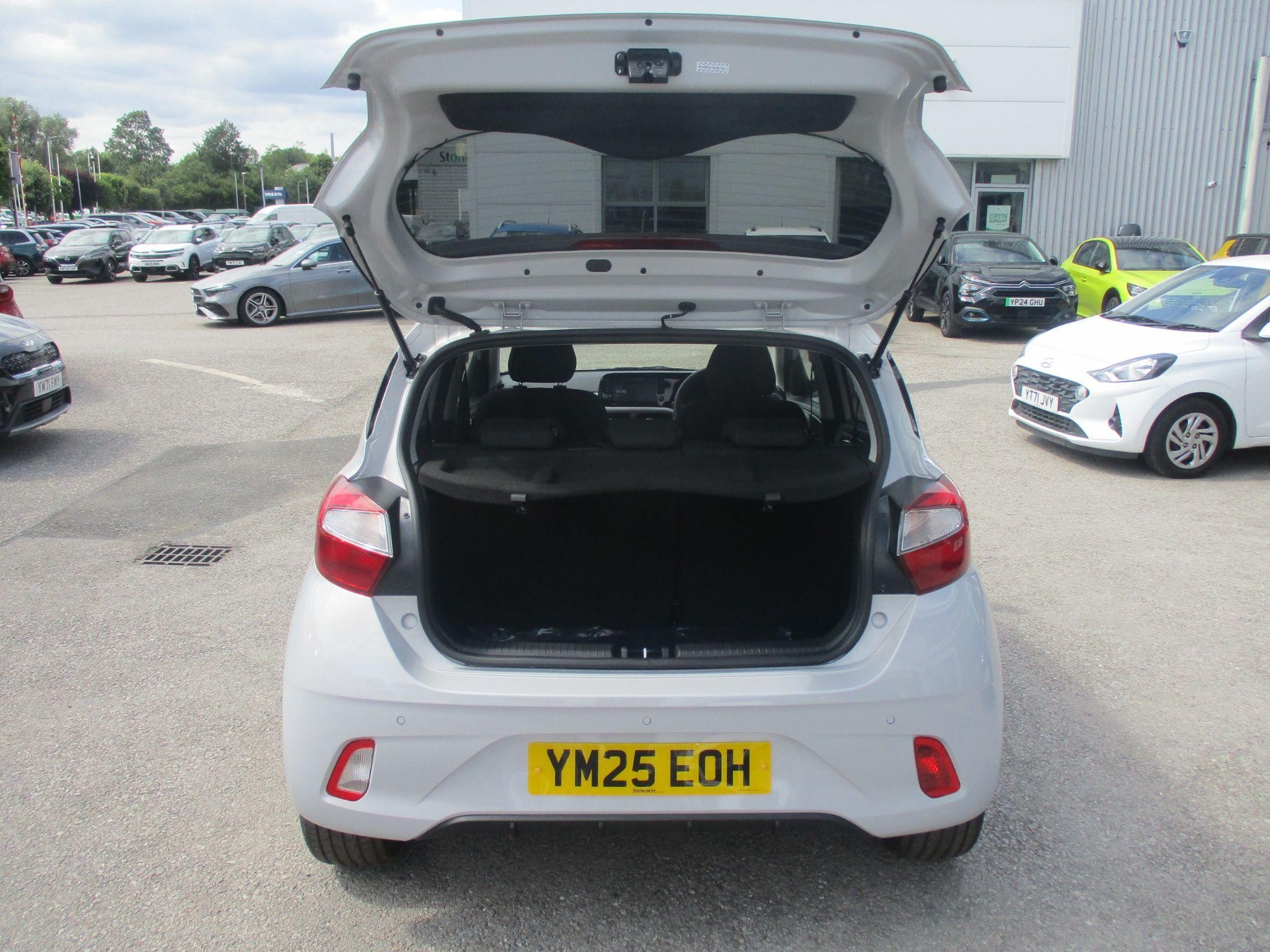 Hyundai i10 Image 10