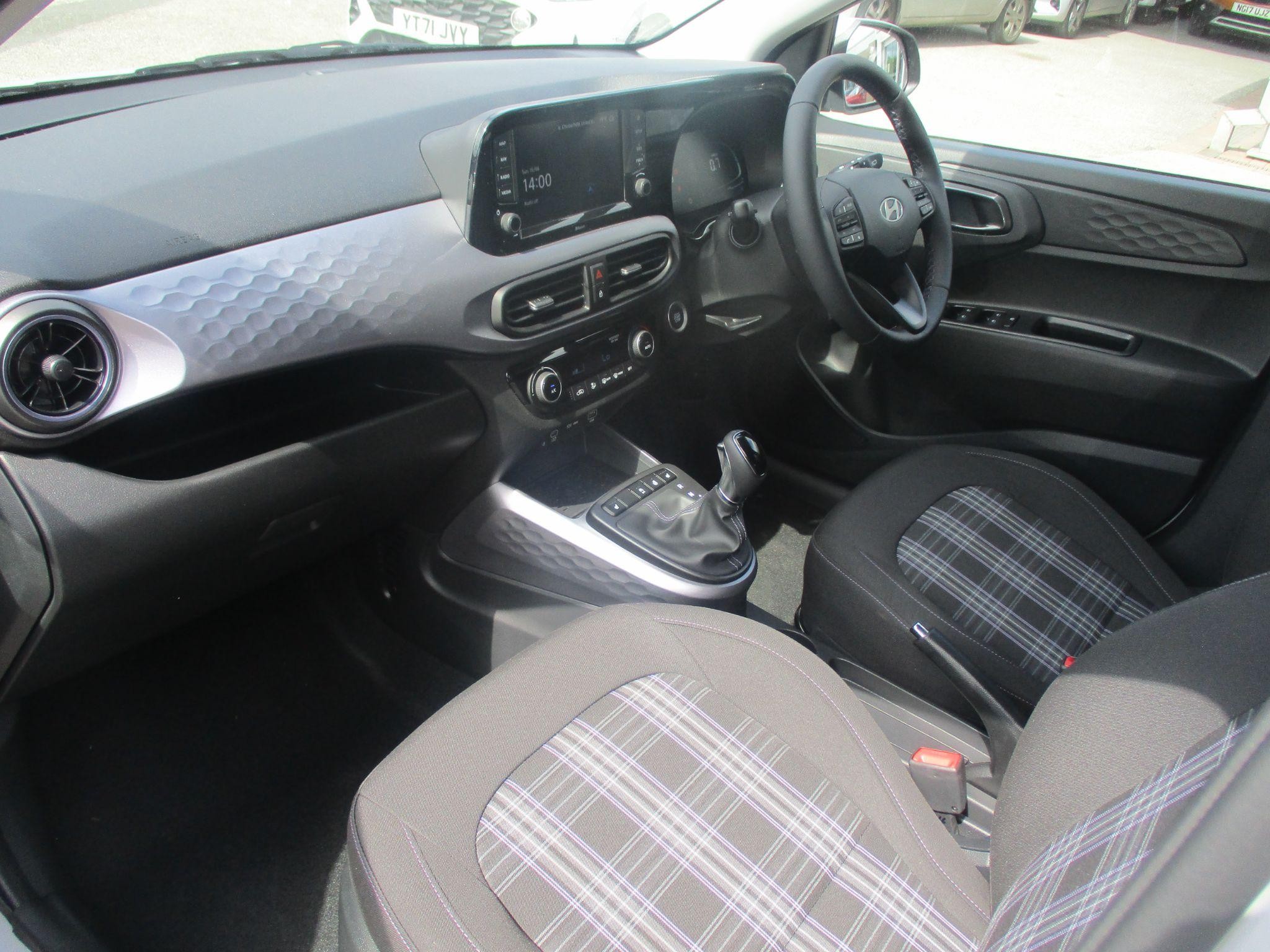 Hyundai i10 Image 12