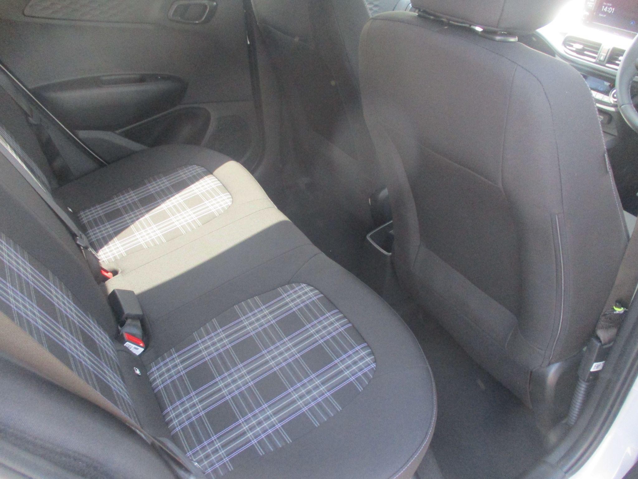Hyundai i10 Image 18