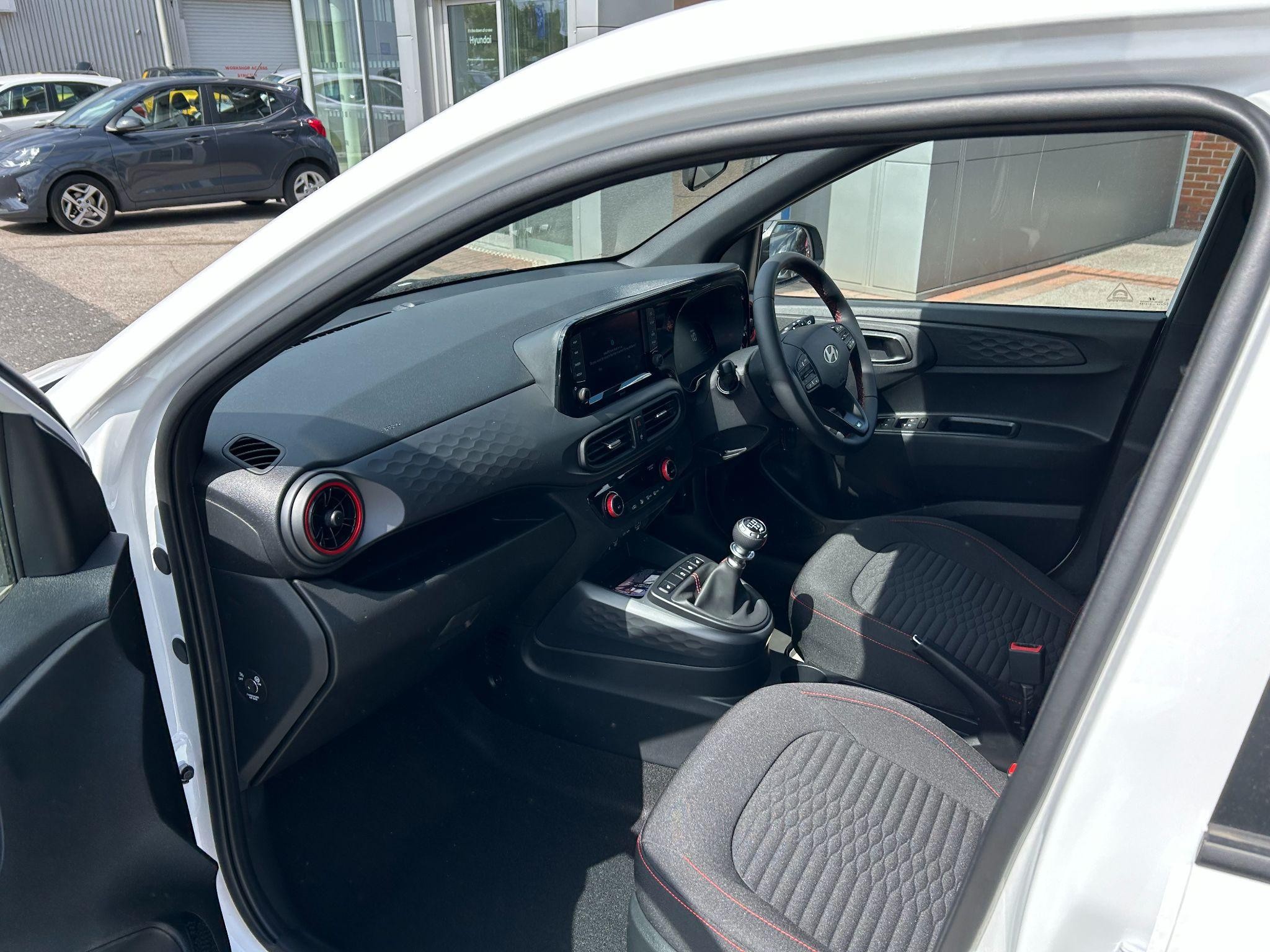 Hyundai i10 Image 12