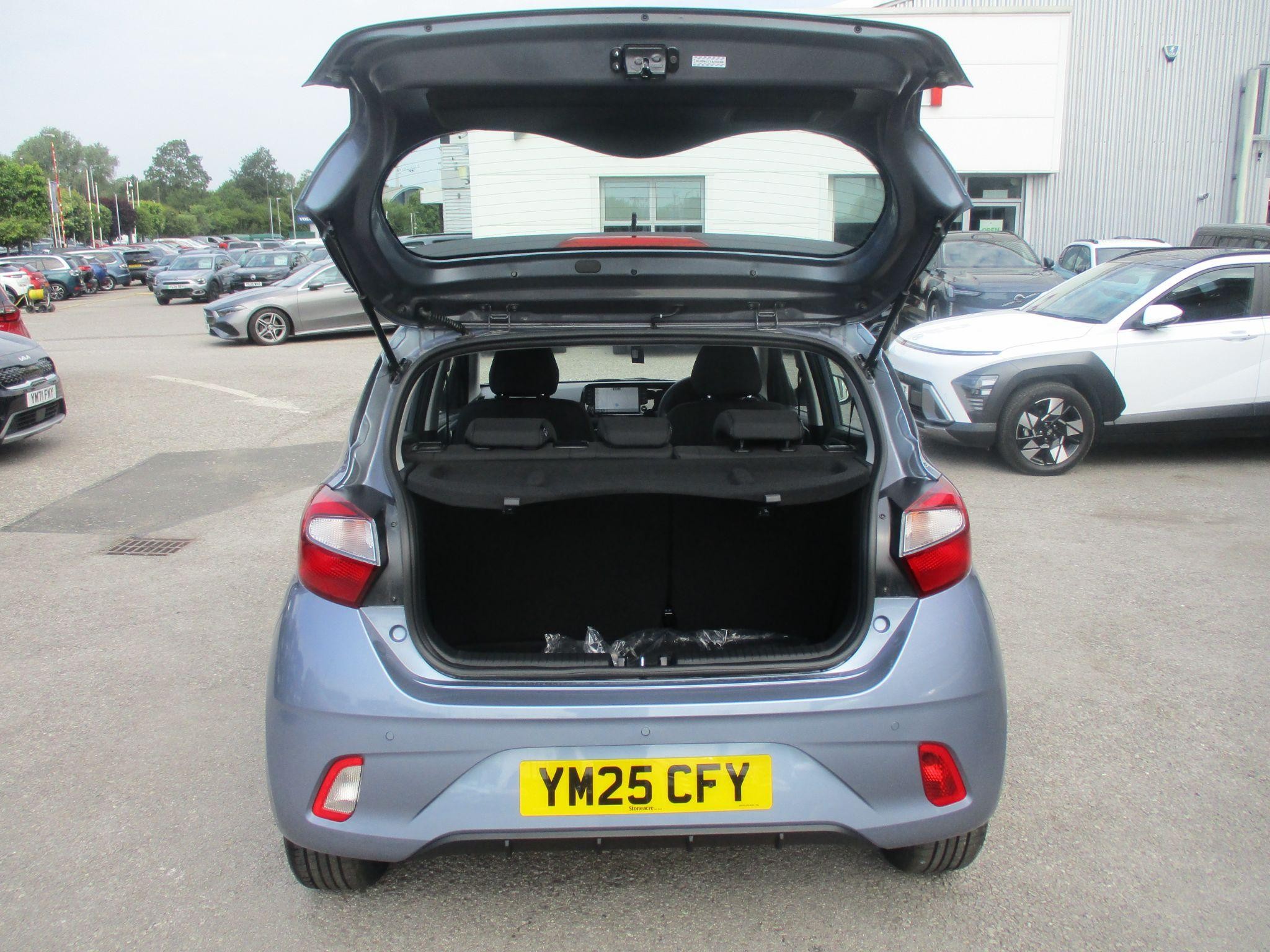 Hyundai i10 Image 10
