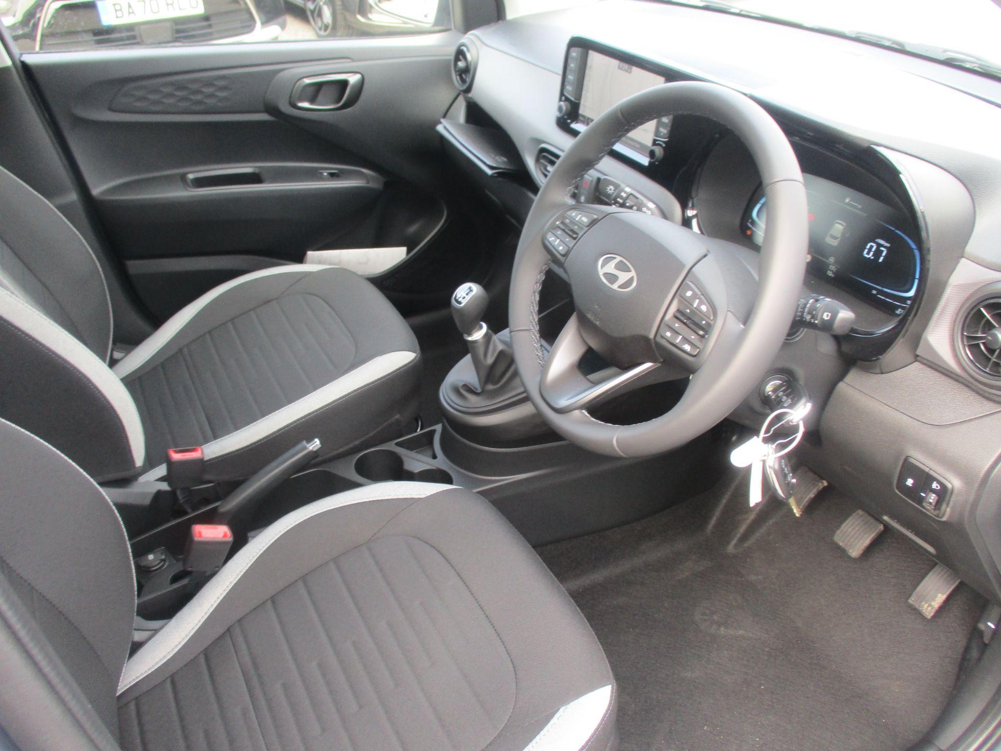 Hyundai i10 Image 11