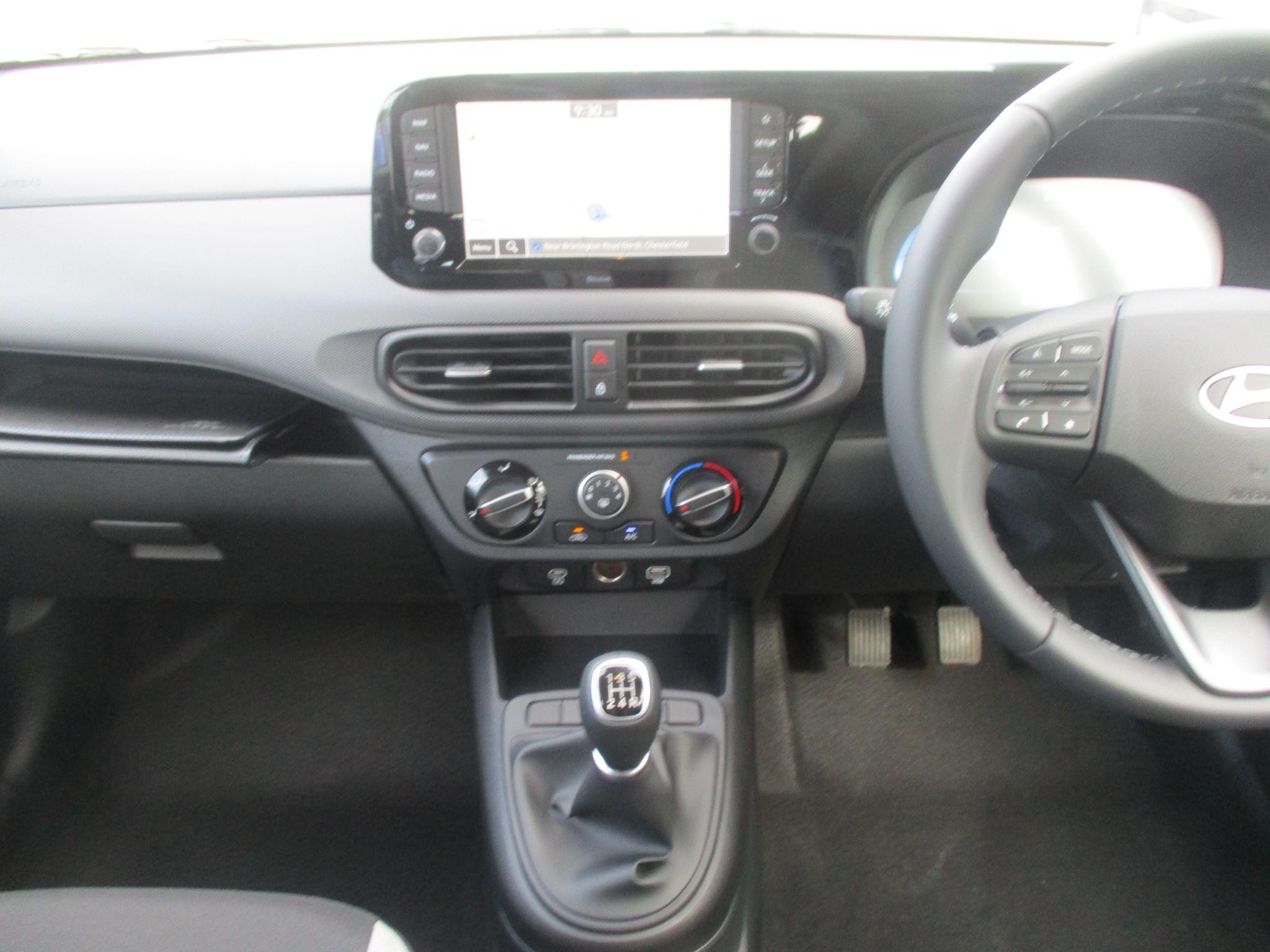 Hyundai i10 Image 16