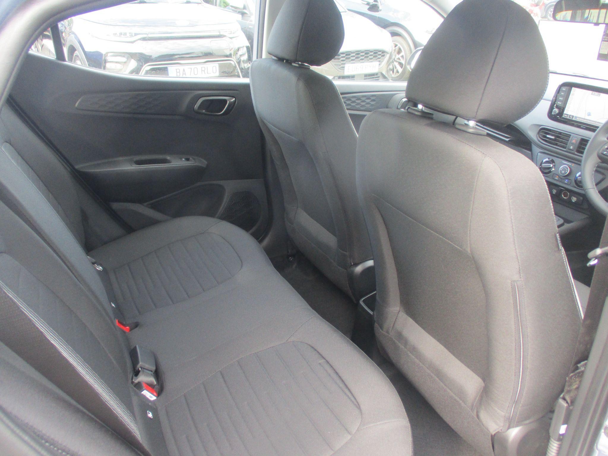 Hyundai i10 Image 18