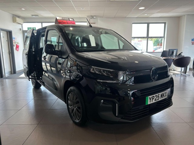 Citroen e-Berlingo 52kWh PLUS M Auto 5dr (11kW Charger) null Image 1