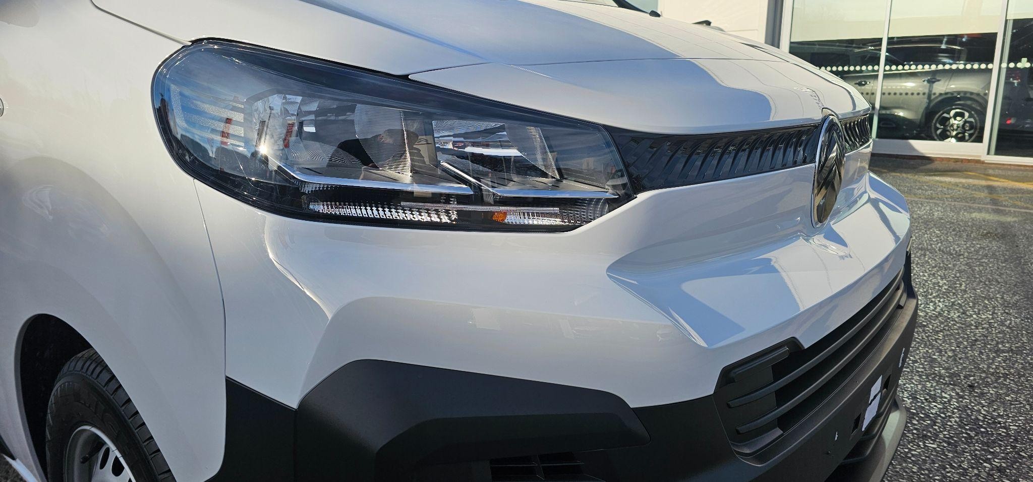 Citroen Dispatch Image 18