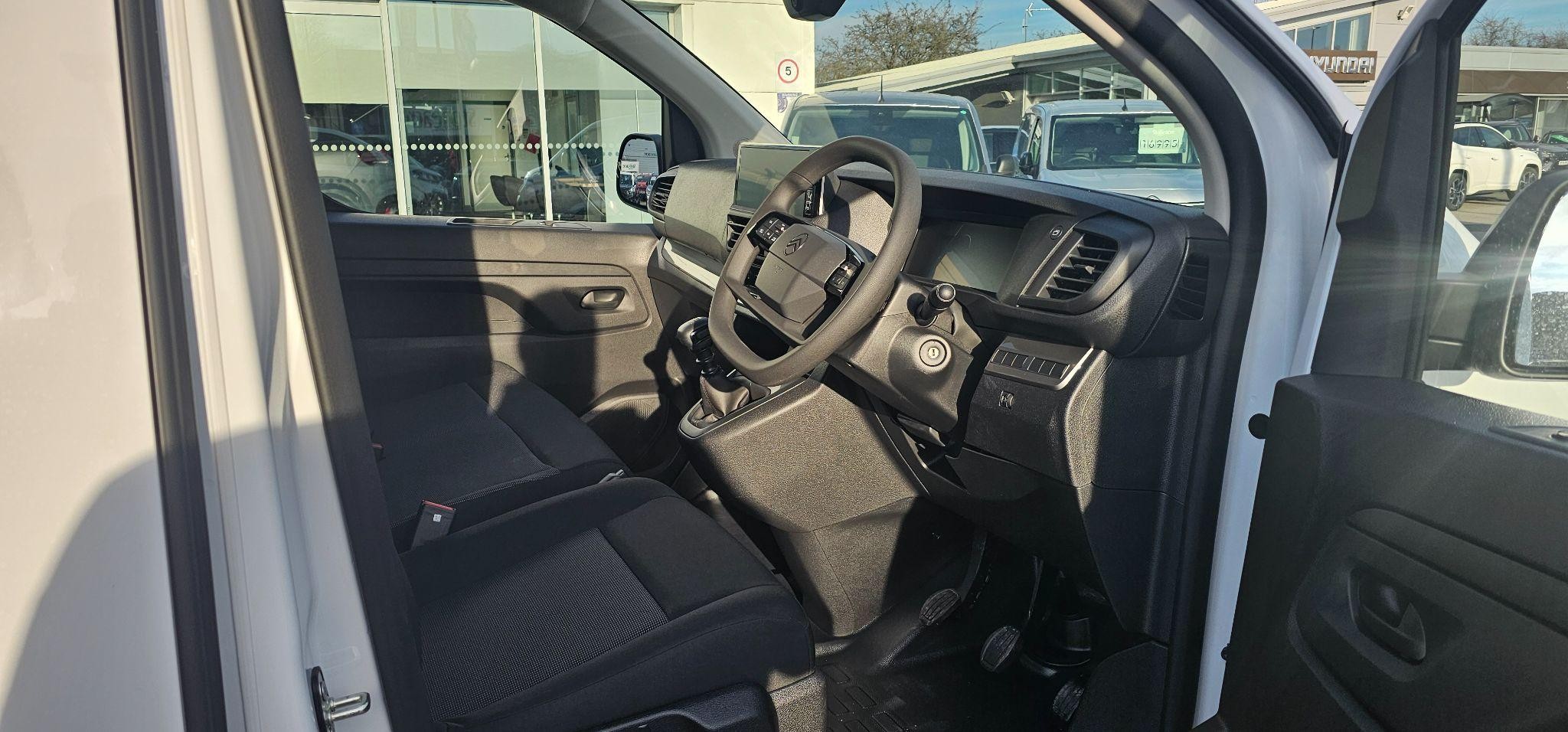 Citroen Dispatch Image 19