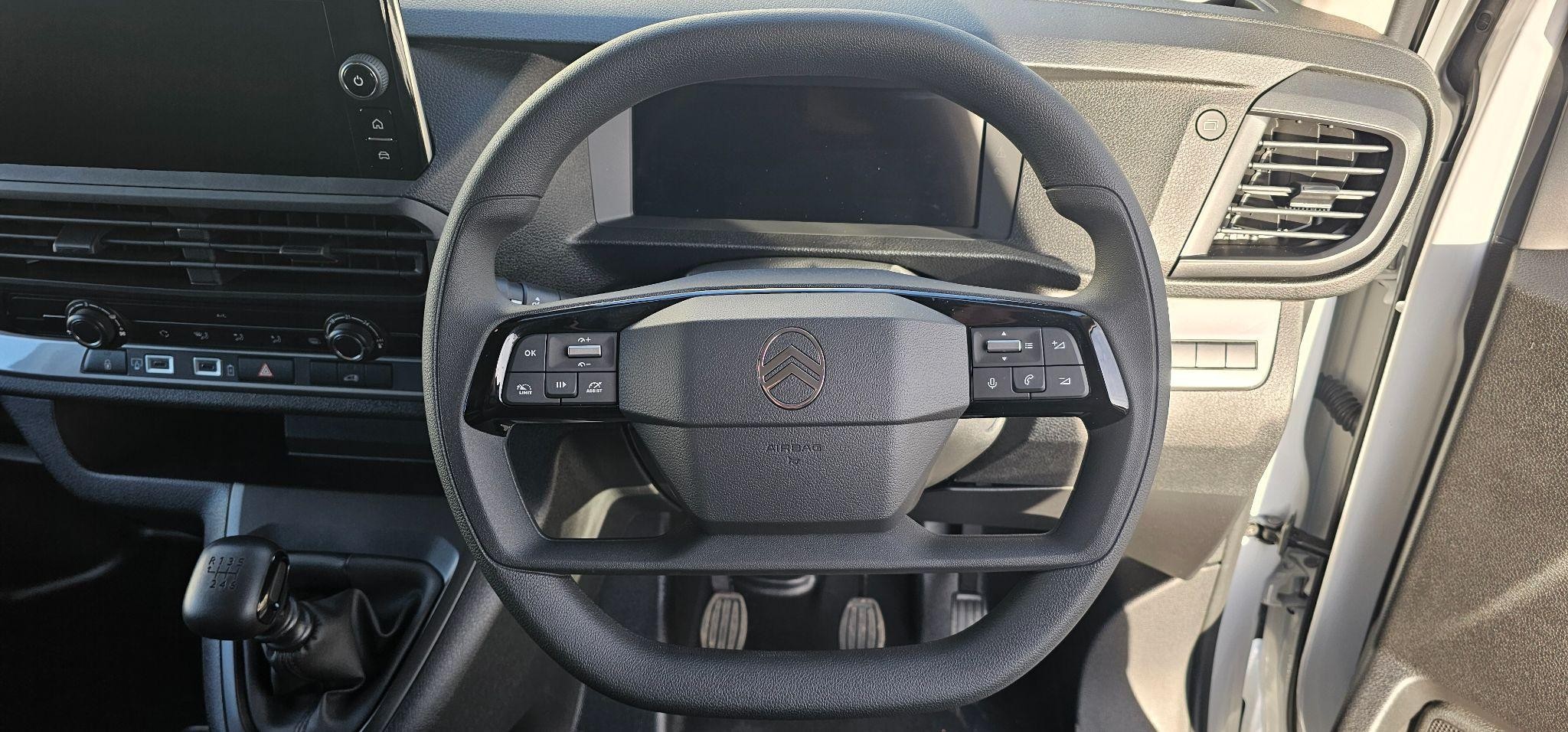 Citroen Dispatch Image 30