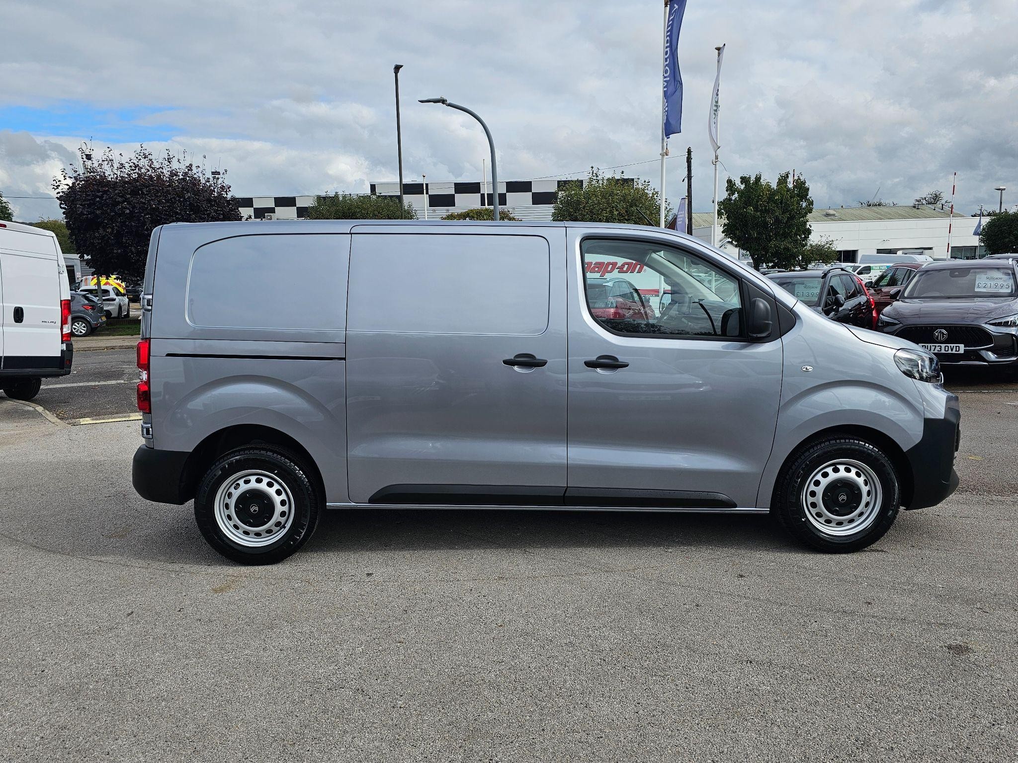 Citroen Dispatch Image 2