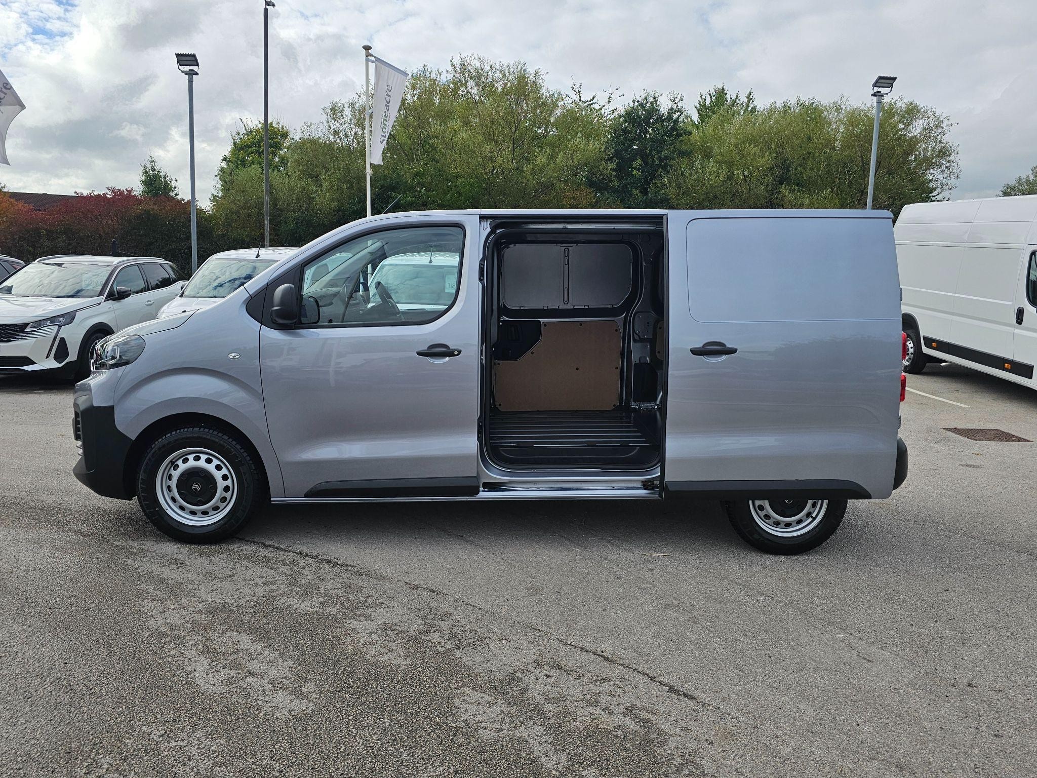 Citroen Dispatch Image 9