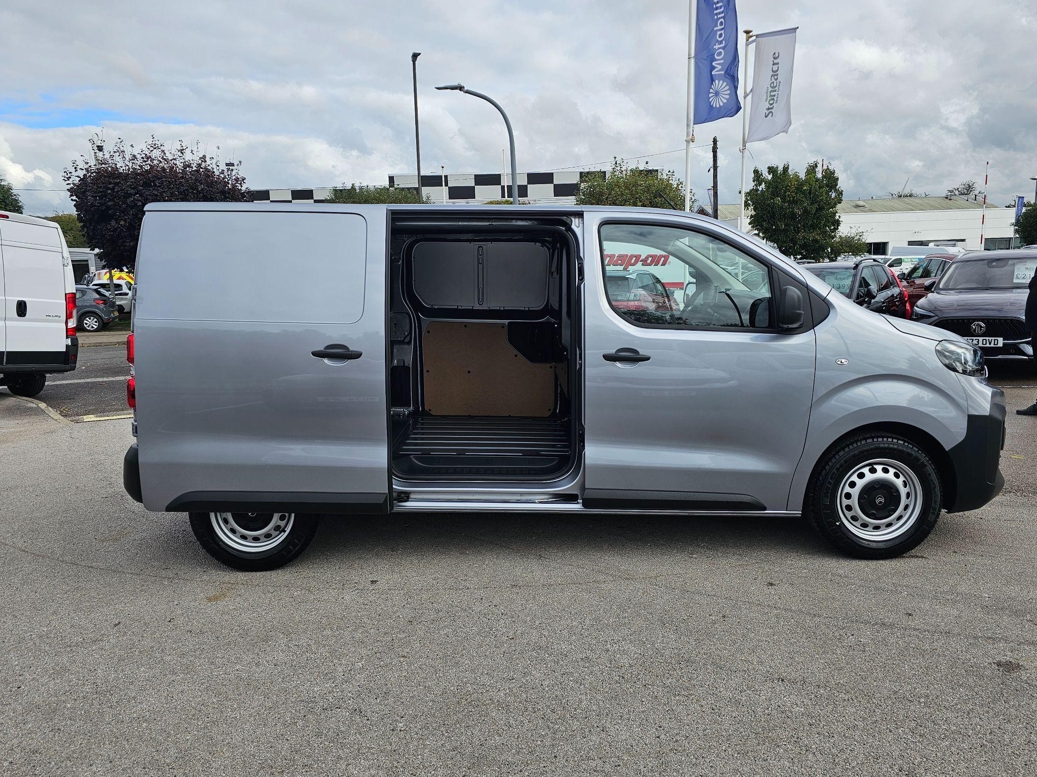 Citroen Dispatch Image 10
