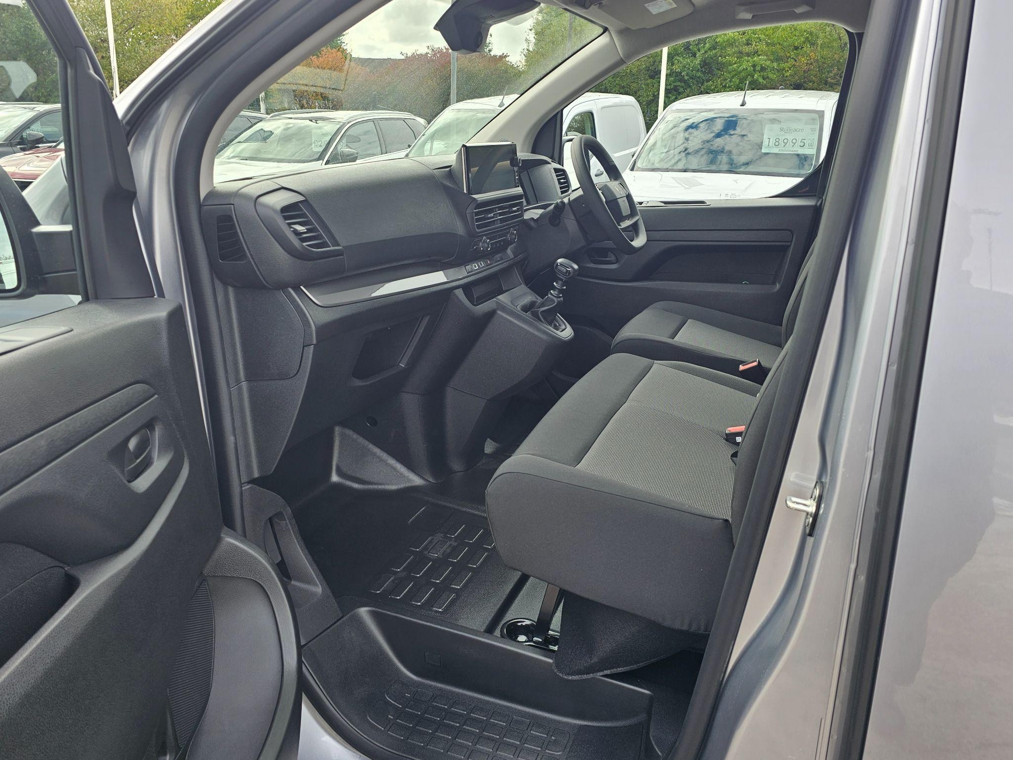 Citroen Dispatch Image 18