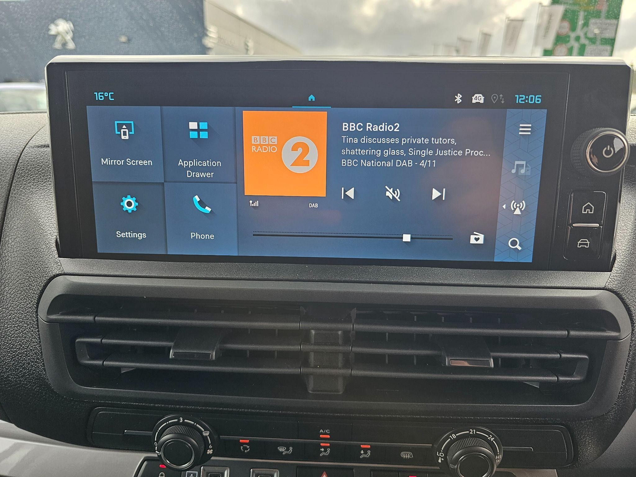 Citroen Dispatch Image 21