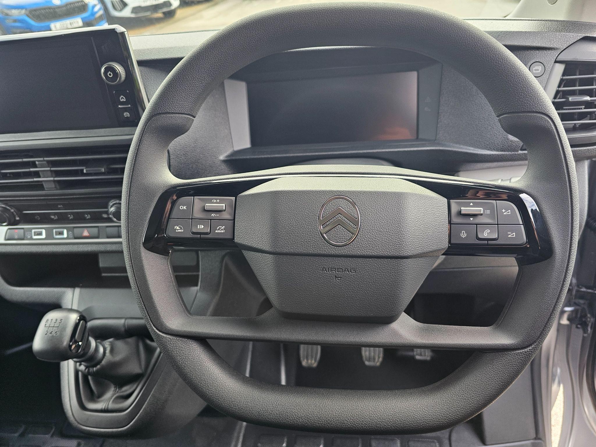 Citroen Dispatch Image 26