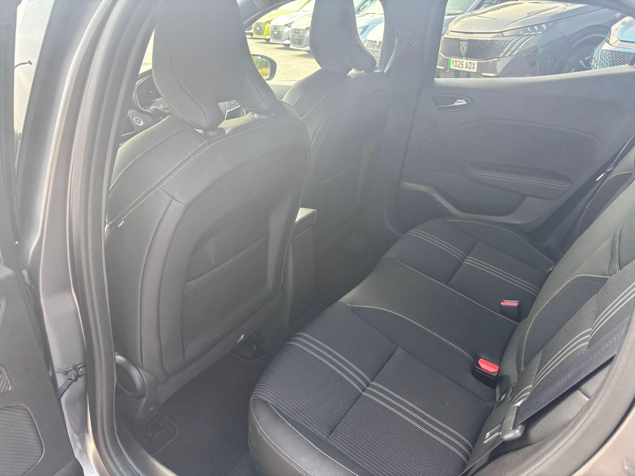 Renault Clio Image 11