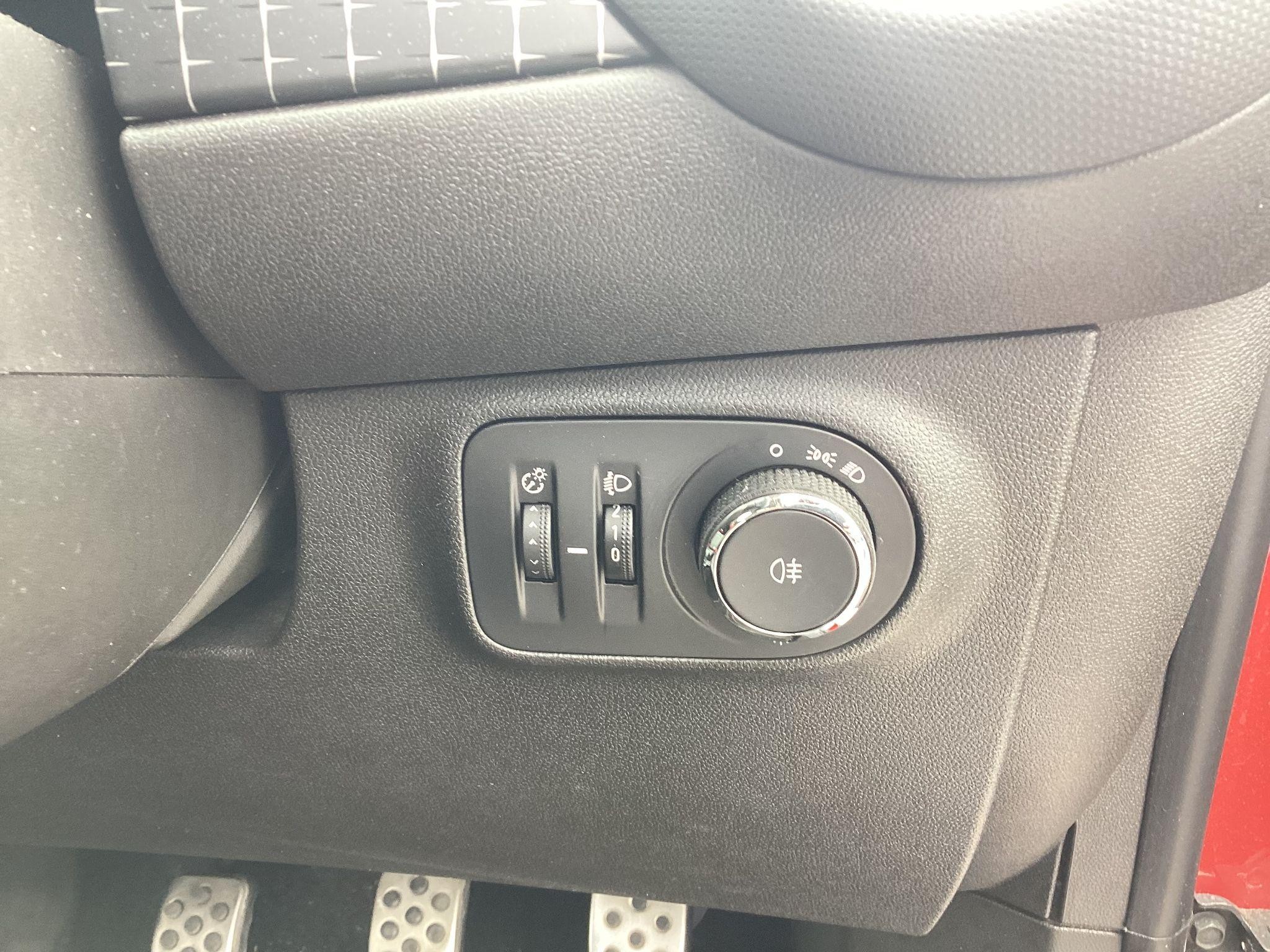 Vauxhall Adam Image 17
