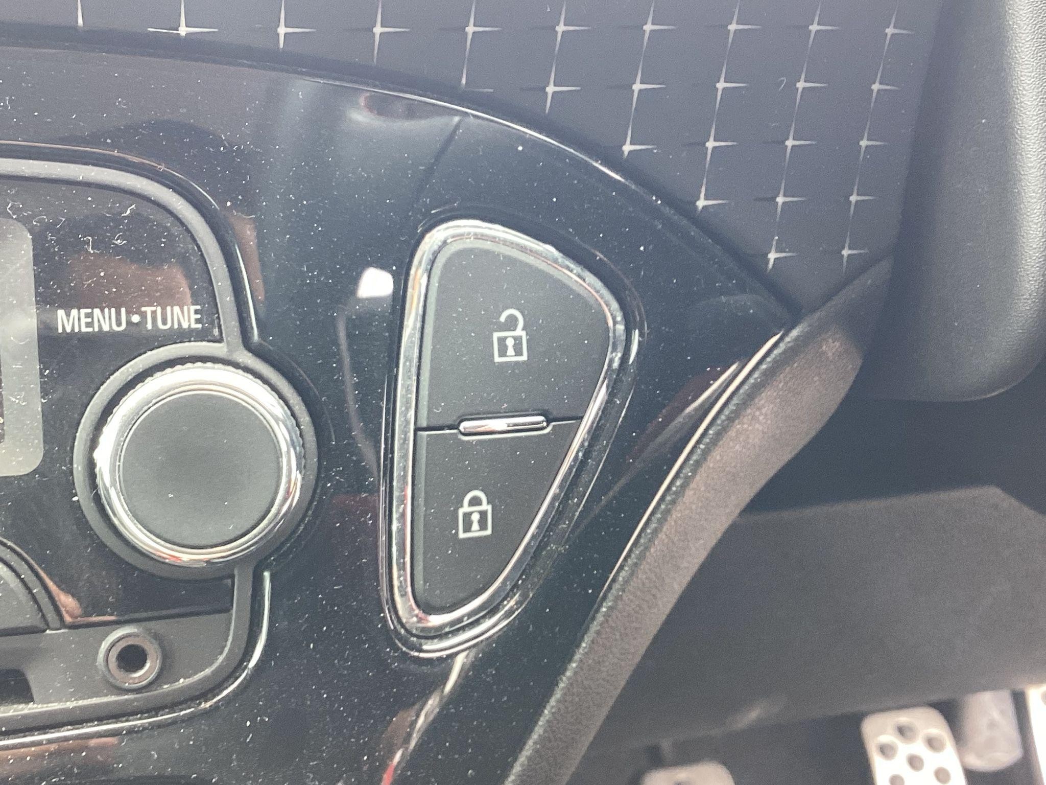 Vauxhall Adam Image 25