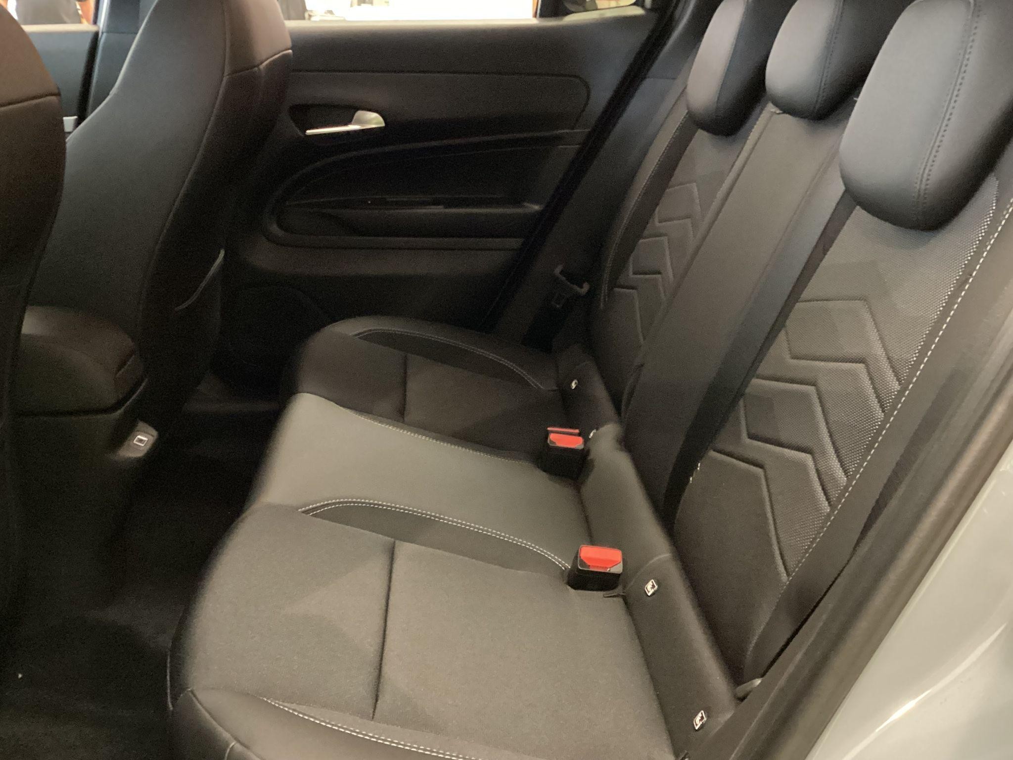 Jeep Avenger Image 11