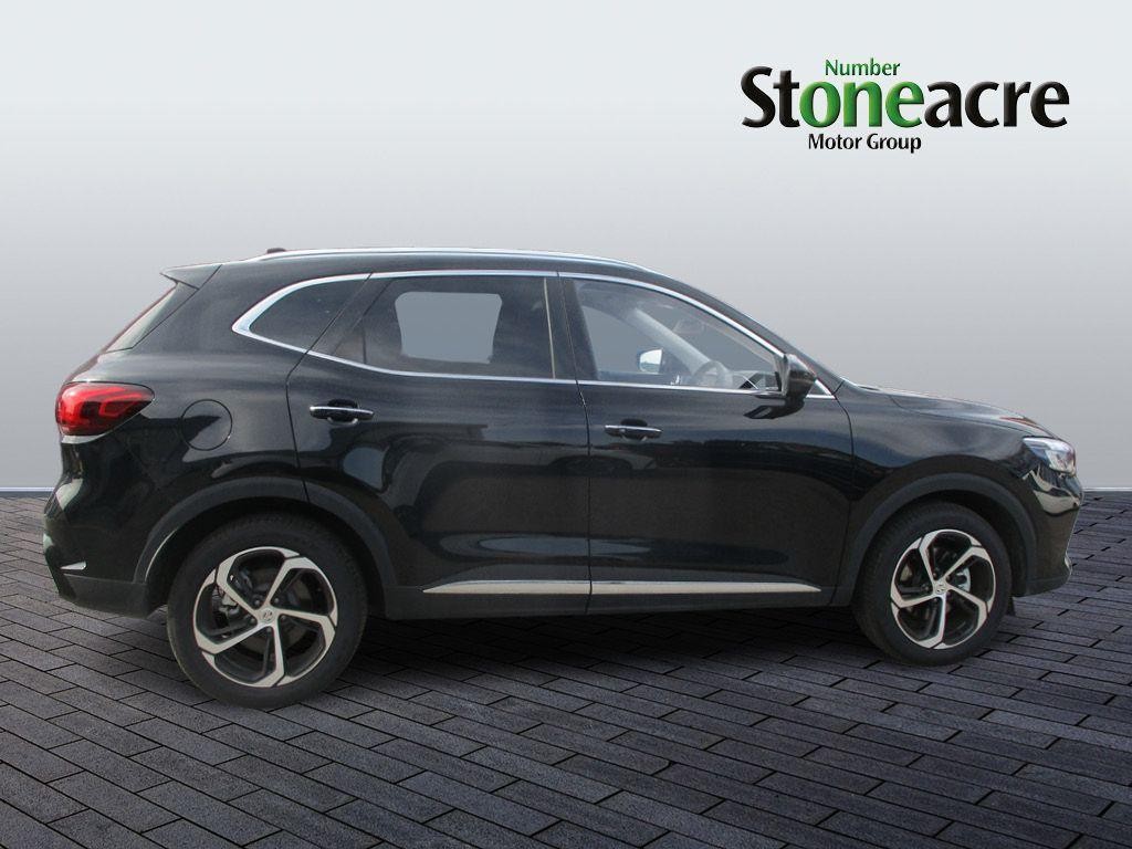 MG HS Plug-In Hybrid Image 2