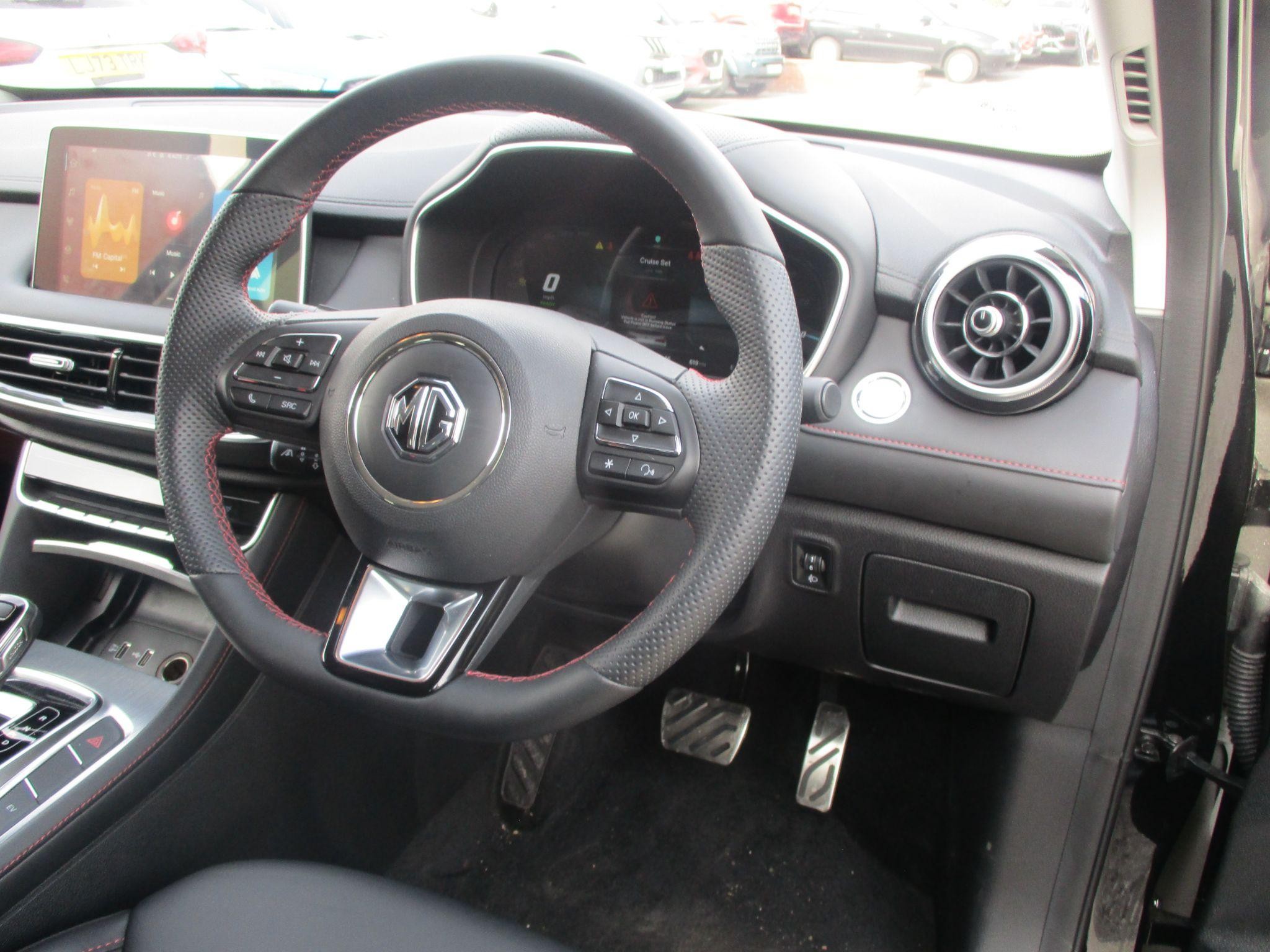 MG HS Plug-In Hybrid Image 10