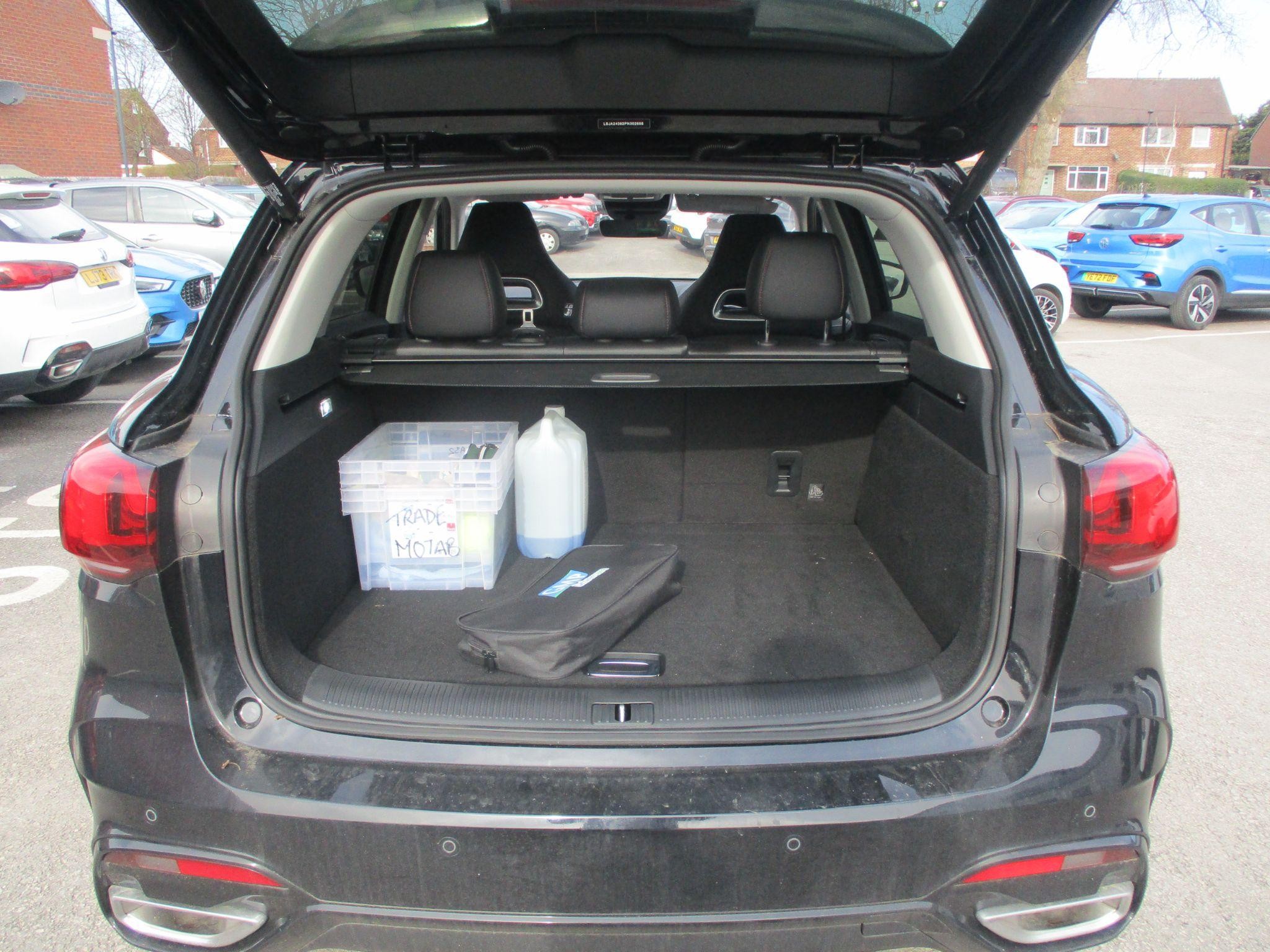 MG HS Plug-In Hybrid Image 13